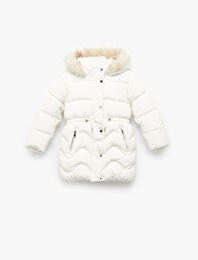 Uzun Kollu Peluş Detaylı Kapşonlu Fermuarlı Şişme Mont