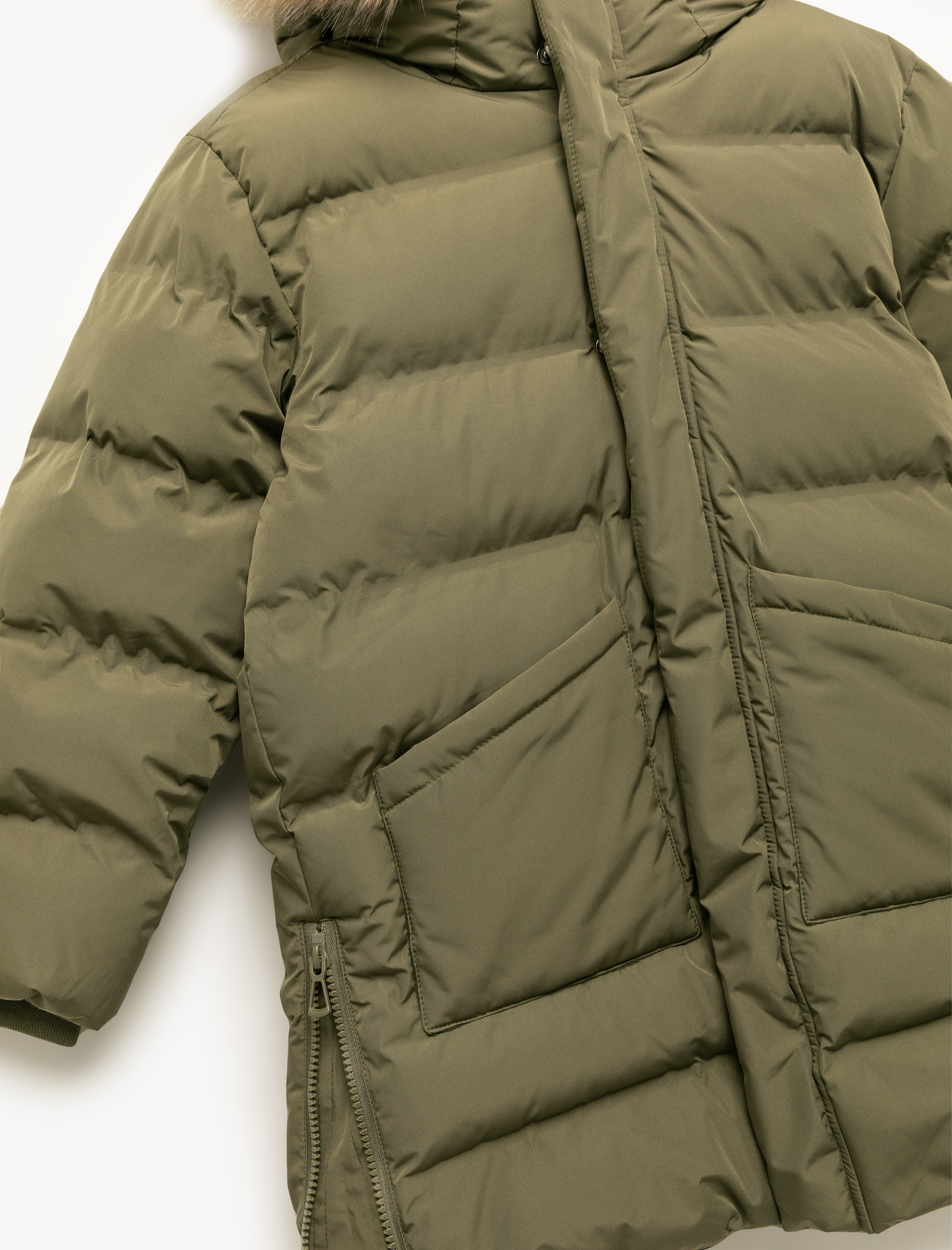  Erkek Çocuk Peluş Detaylı Uzun Kollu Fermuarlı Cepli Uzun Kapşonlu Şişme Mont