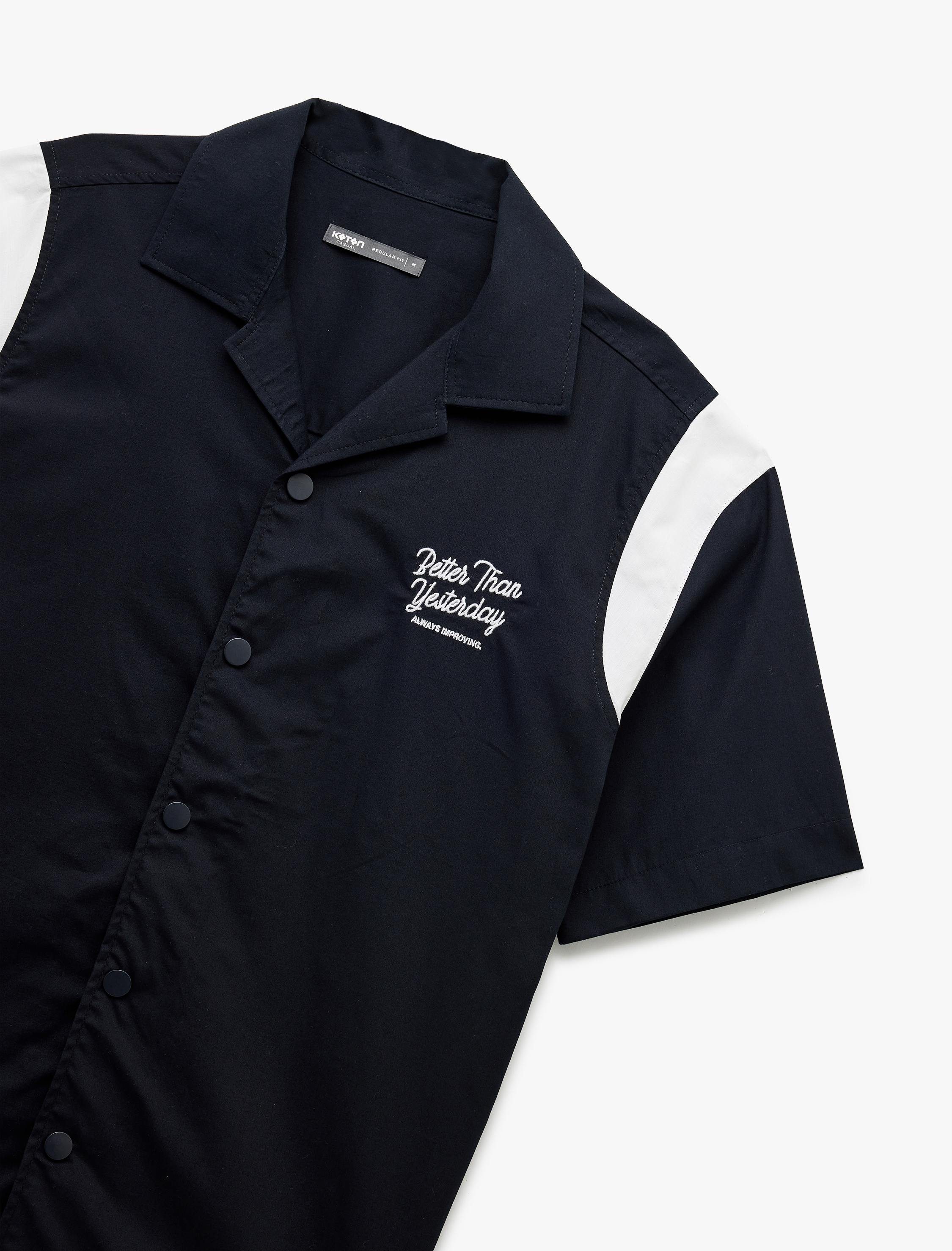   Kısa Kollu Devrik Yaka Regular Fit Pamuklu Baskılı Gömlek