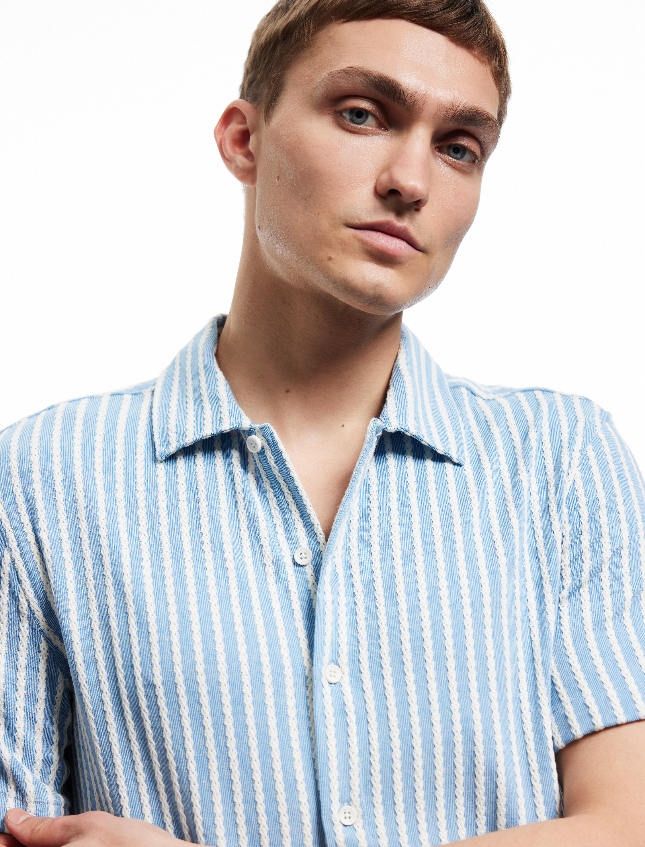 Kısa Kollu Klasik Yaka Düğmeli Regular Fit Çizgili Gömlek