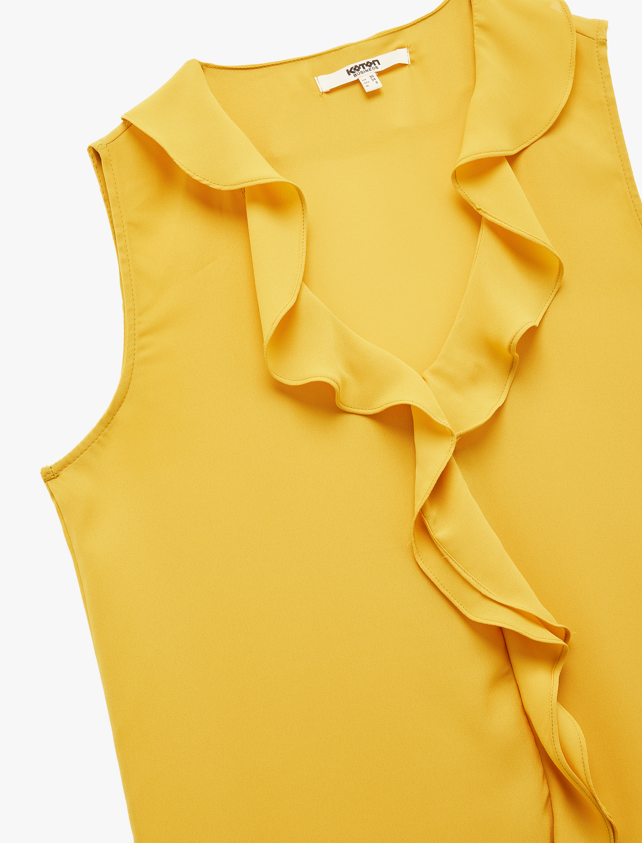   Fırfırlı V Yaka Kolsuz Krep Bluz