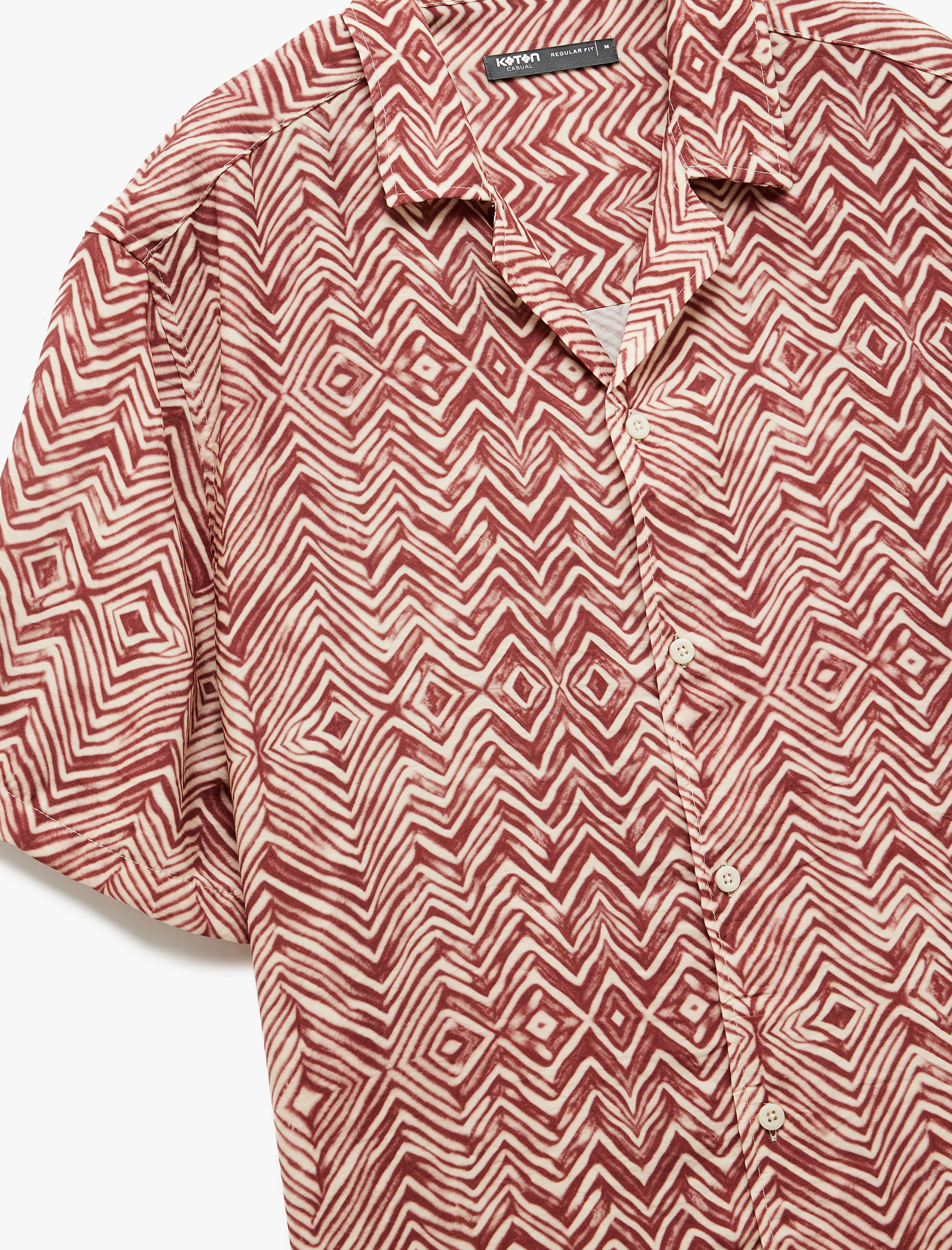 Kısa Kollu Devrik Yaka Regular Fit Viskon Etnik Desenli Gömlek