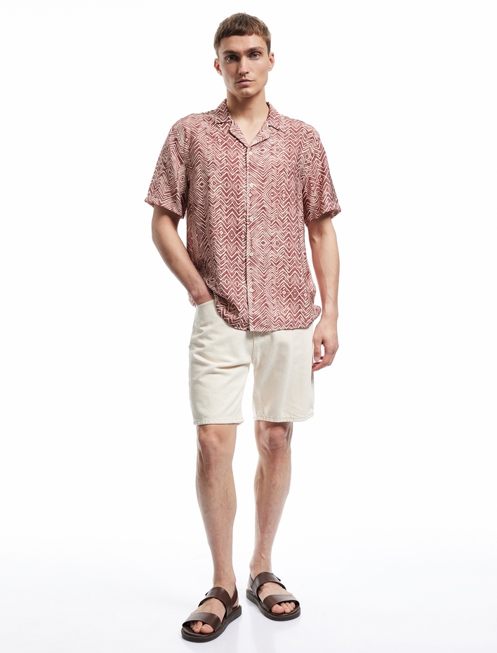  Kısa Kollu Devrik Yaka Regular Fit Viskon Etnik Desenli Gömlek
