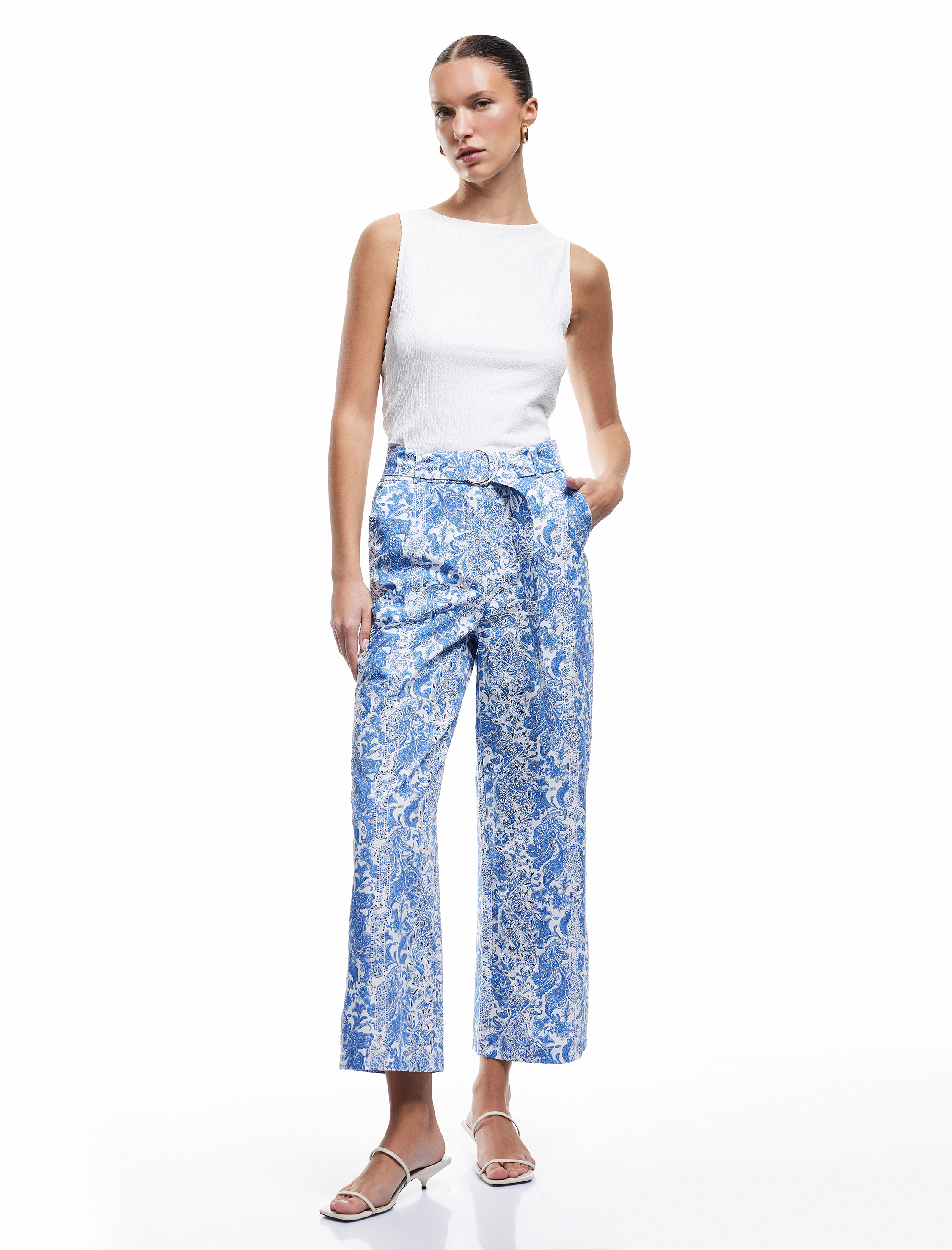   Pamuklu Astarlı Cepli Kemer Detaylı Fistolu Çiçekli Geniş Paça Pantolon