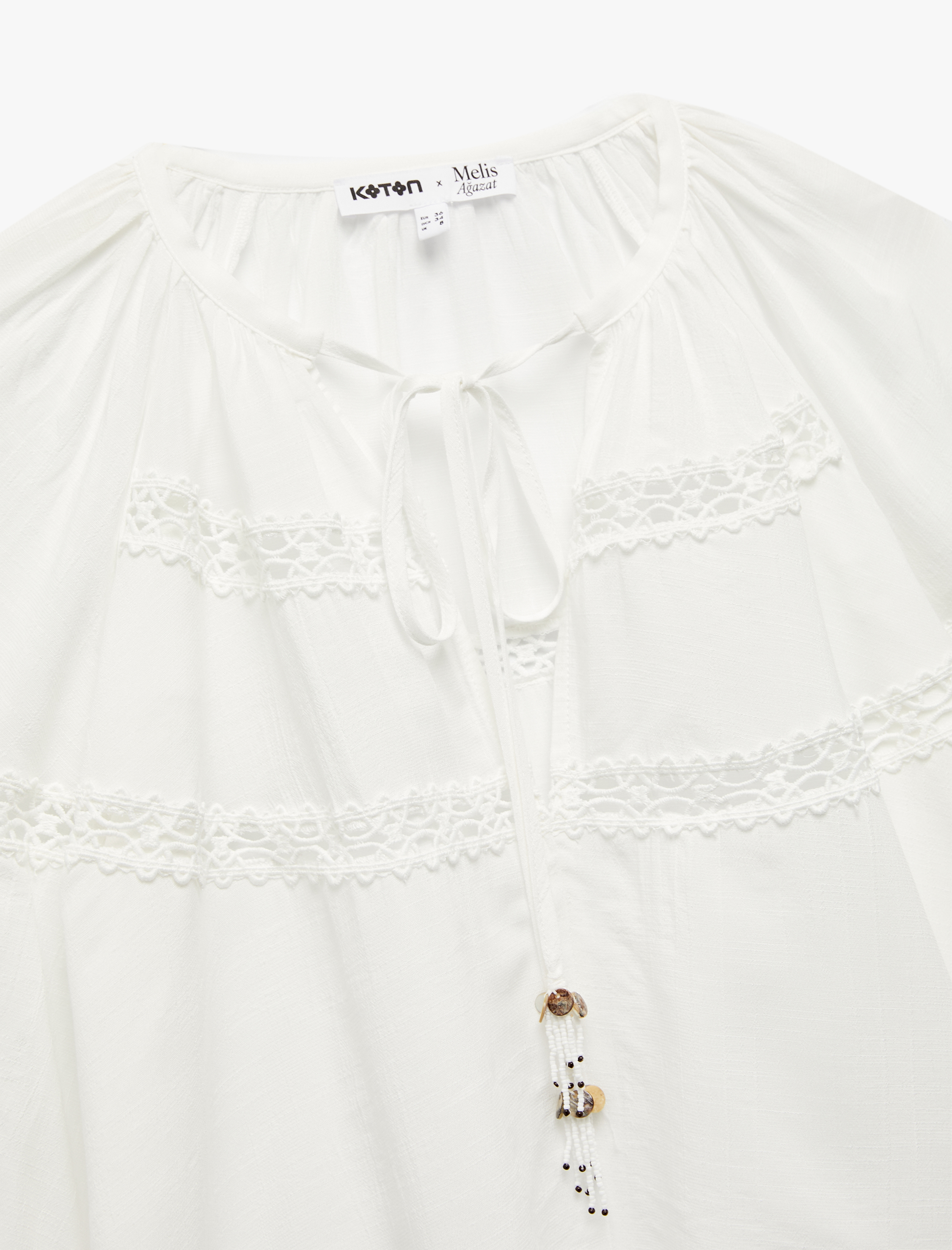   Koton X Melis Ağazat - Uzun Balon Kollu Fistolu Dantelli Yuvarlak Bağlamalı Yaka Bluz