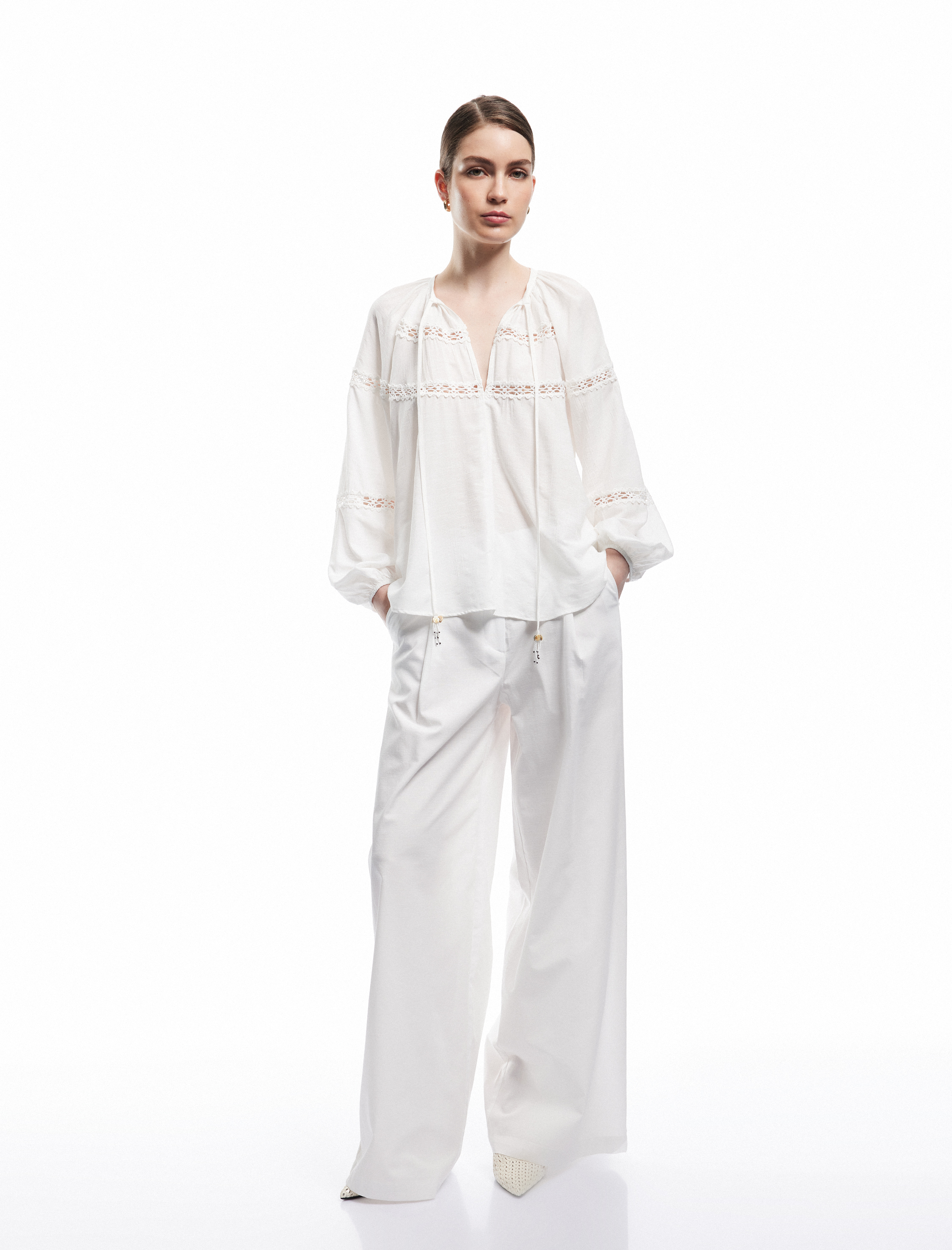   Koton X Melis Ağazat - Uzun Balon Kollu Fistolu Dantelli Yuvarlak Bağlamalı Yaka Bluz