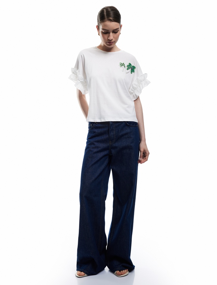  Pamuklu Boncuklu Palmiye Aplike Detaylı Bisiklet Yaka Kısa Kollu Fırfırlı Tişört