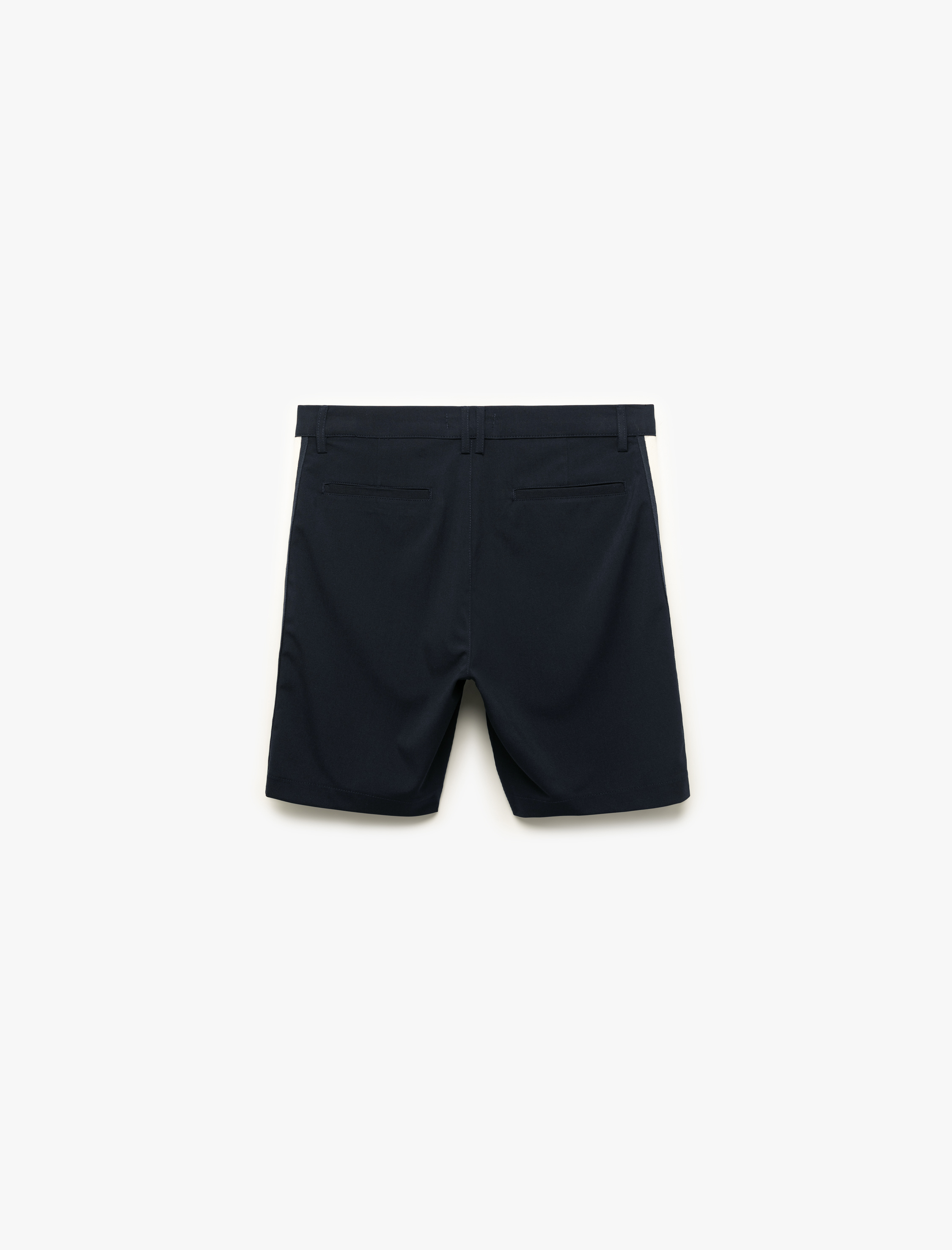 Düğmeli Oversize Şerit Detaylı Bermuda Chino Şort