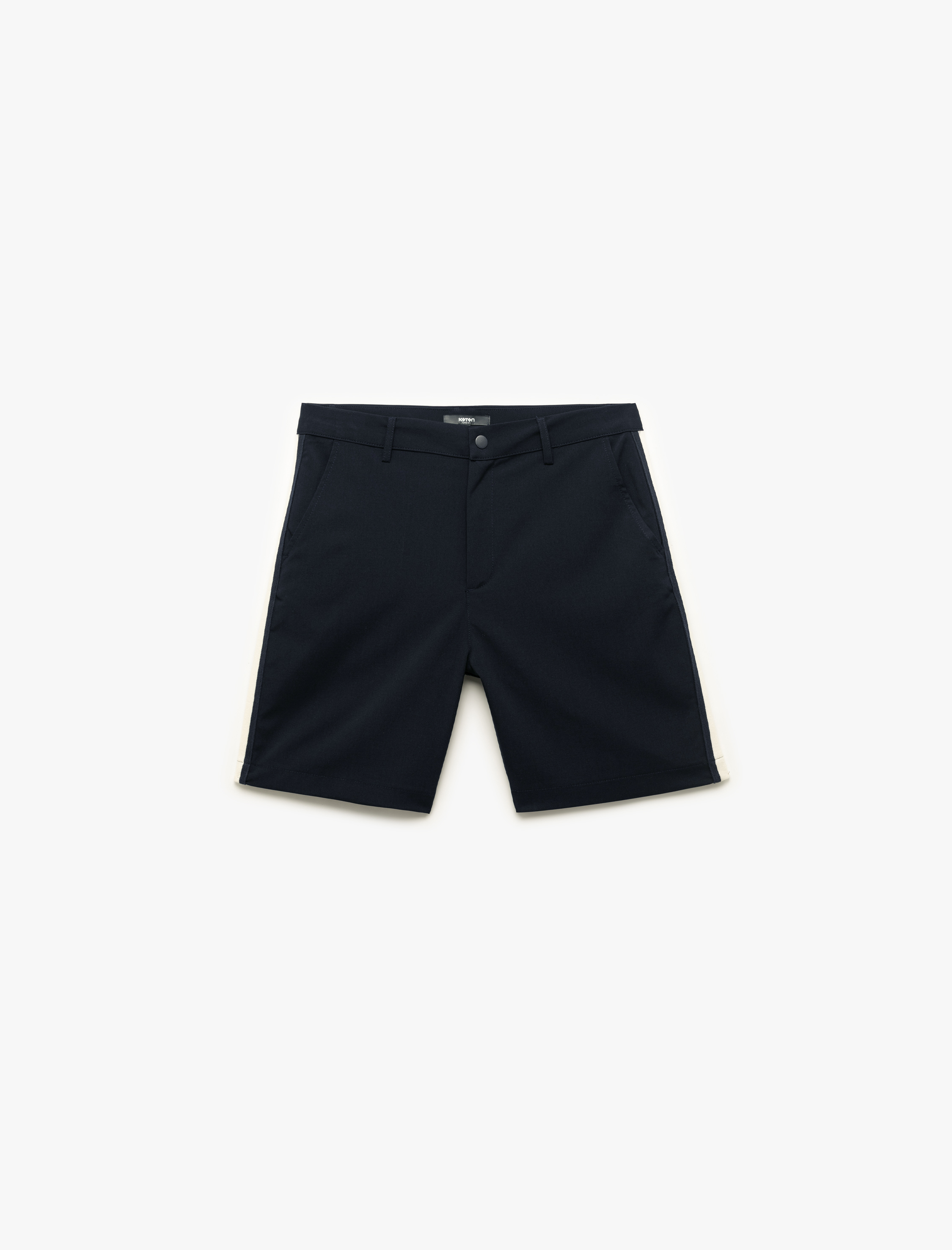 Düğmeli Oversize Şerit Detaylı Bermuda Chino Şort