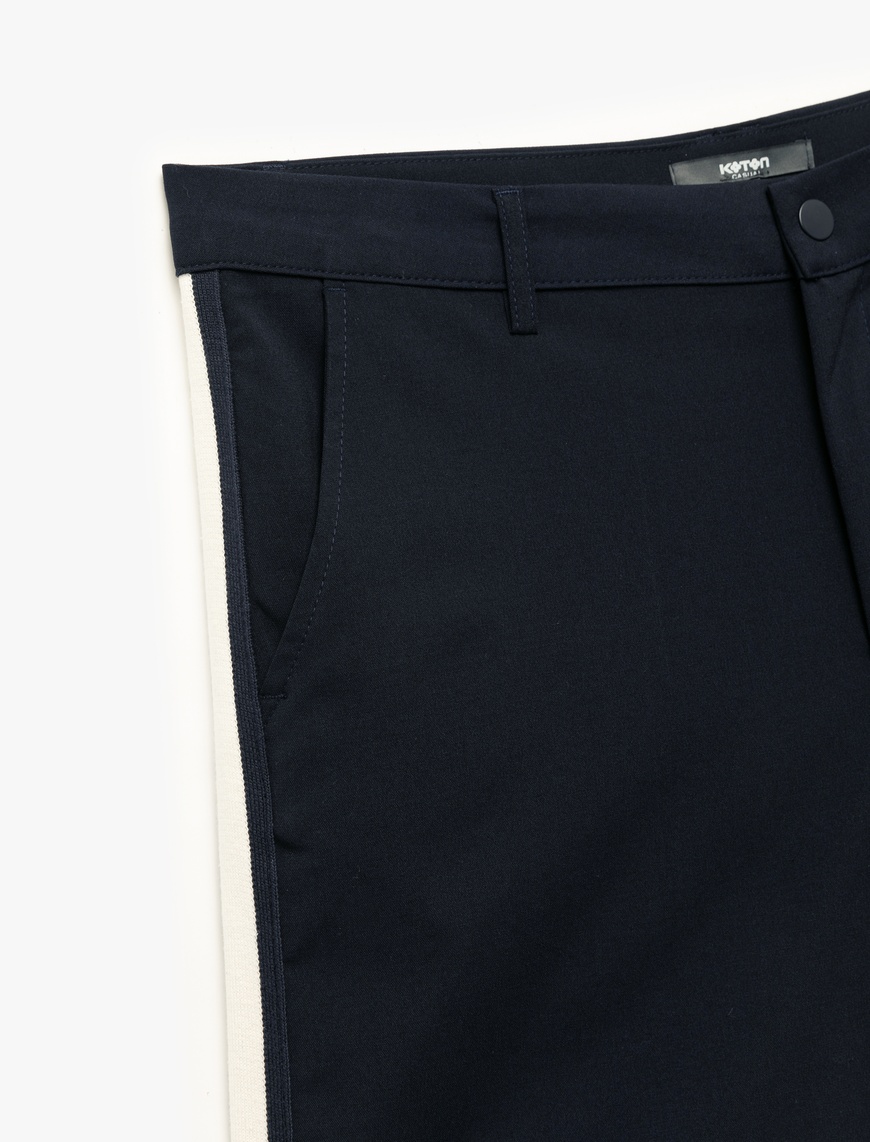   Düğmeli Oversize Şerit Detaylı Bermuda Chino Şort