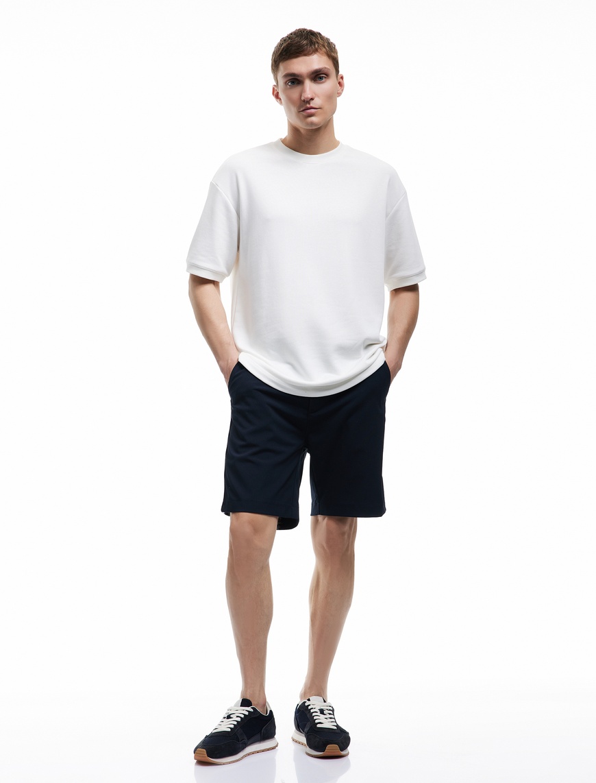   Düğmeli Oversize Şerit Detaylı Bermuda Chino Şort
