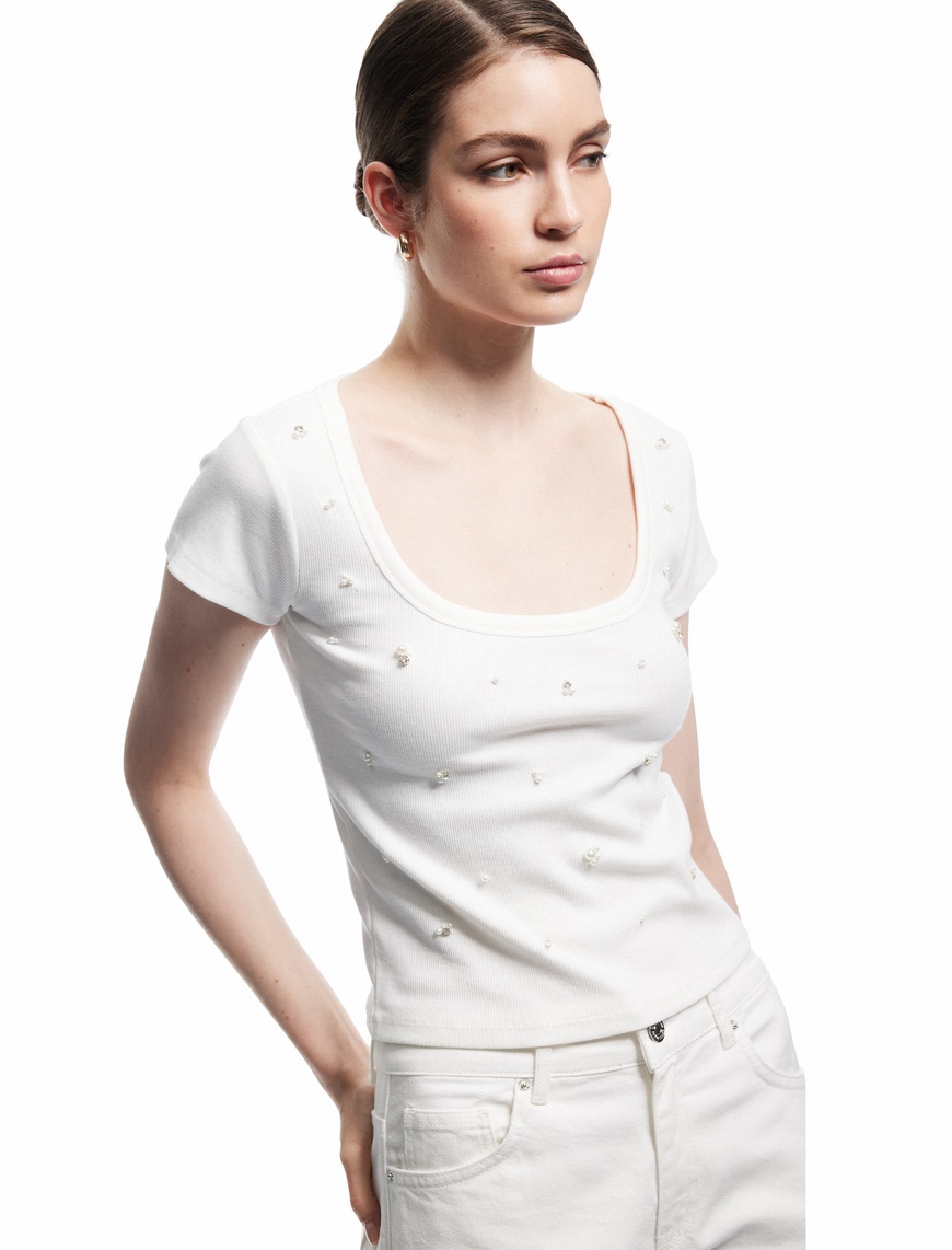   Slim Fit Pamuklu U Yaka Kısa Kollu İnci İşlemeli Taşlı Tişört
