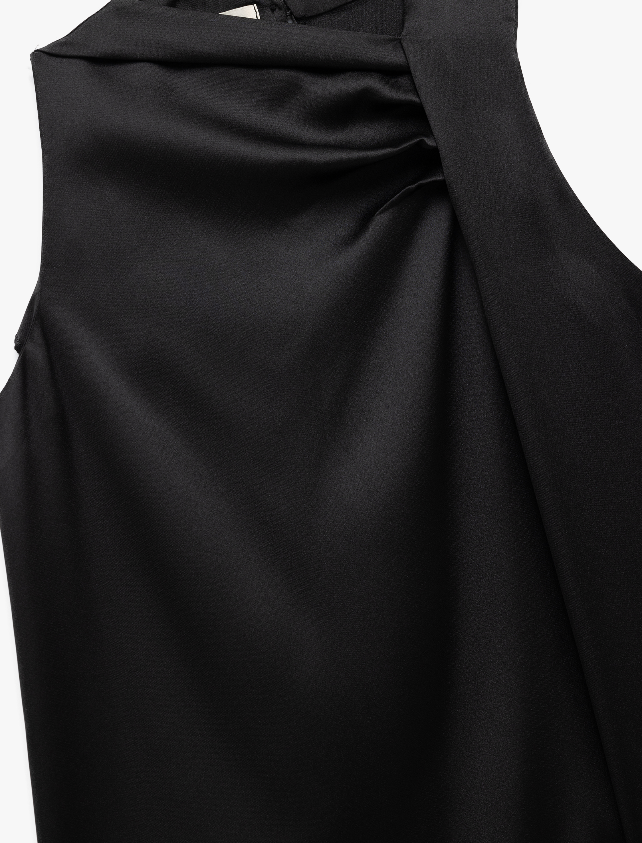   Bisiklet Yaka Drape Detaylı Kolsuz Saten Bluz