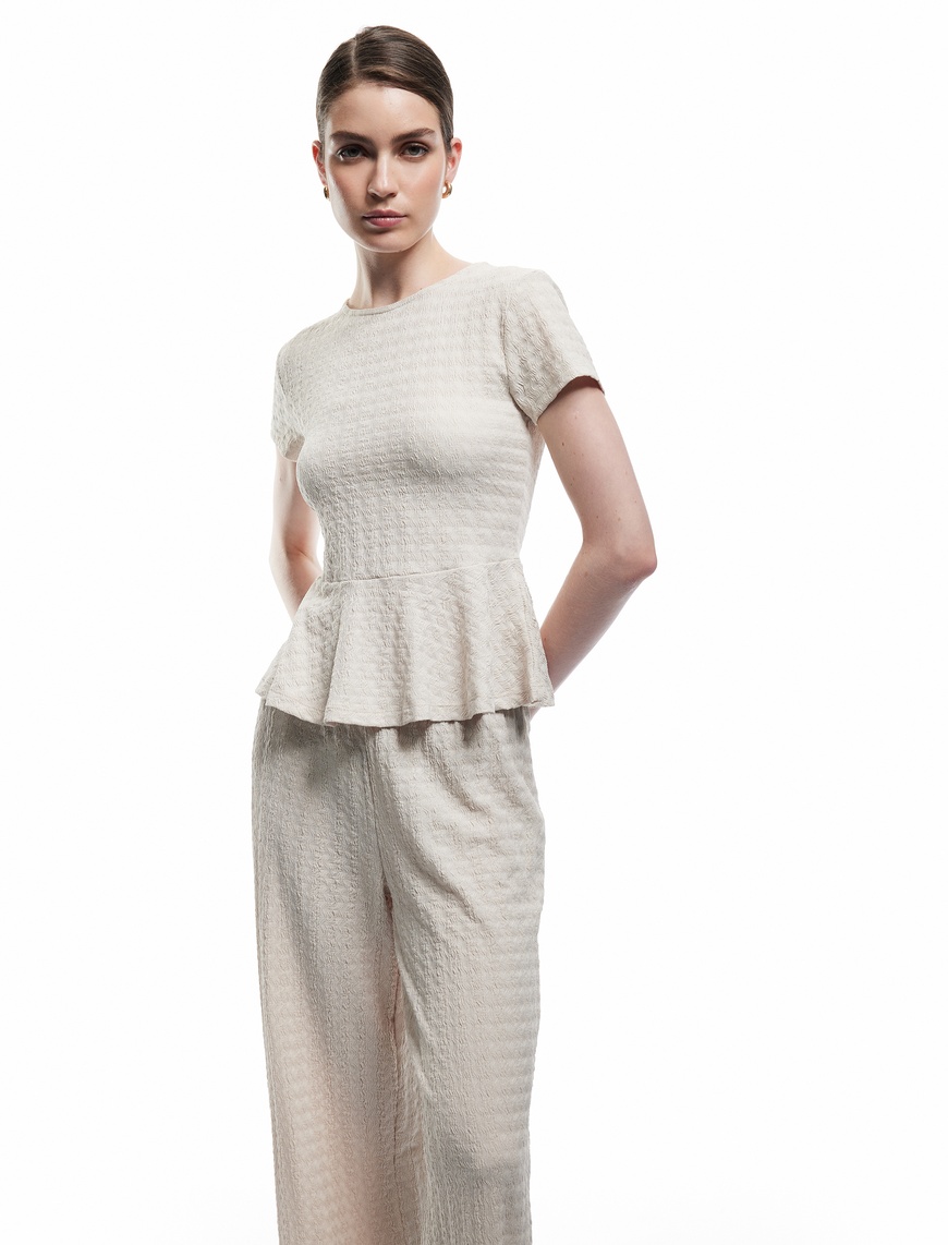   Bürümcük Kumaş Dokulu Kısa Kollu Bisiklet Yaka Peplum Tişört