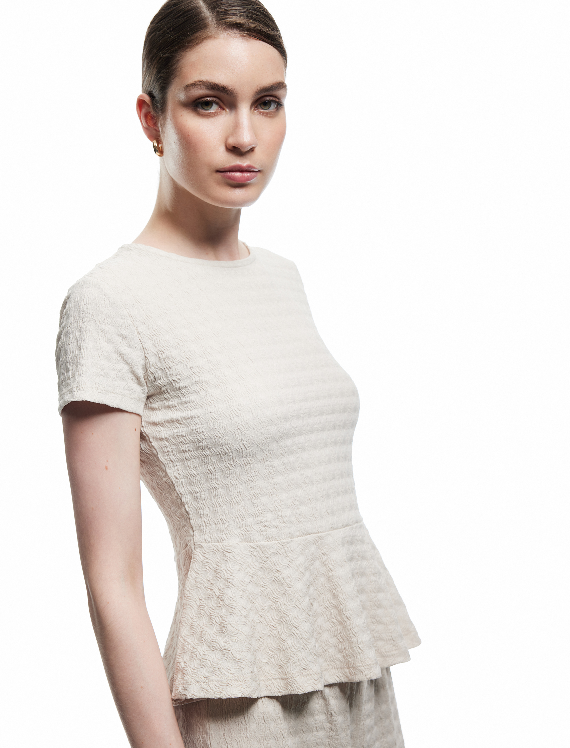   Bürümcük Kumaş Dokulu Kısa Kollu Bisiklet Yaka Peplum Tişört