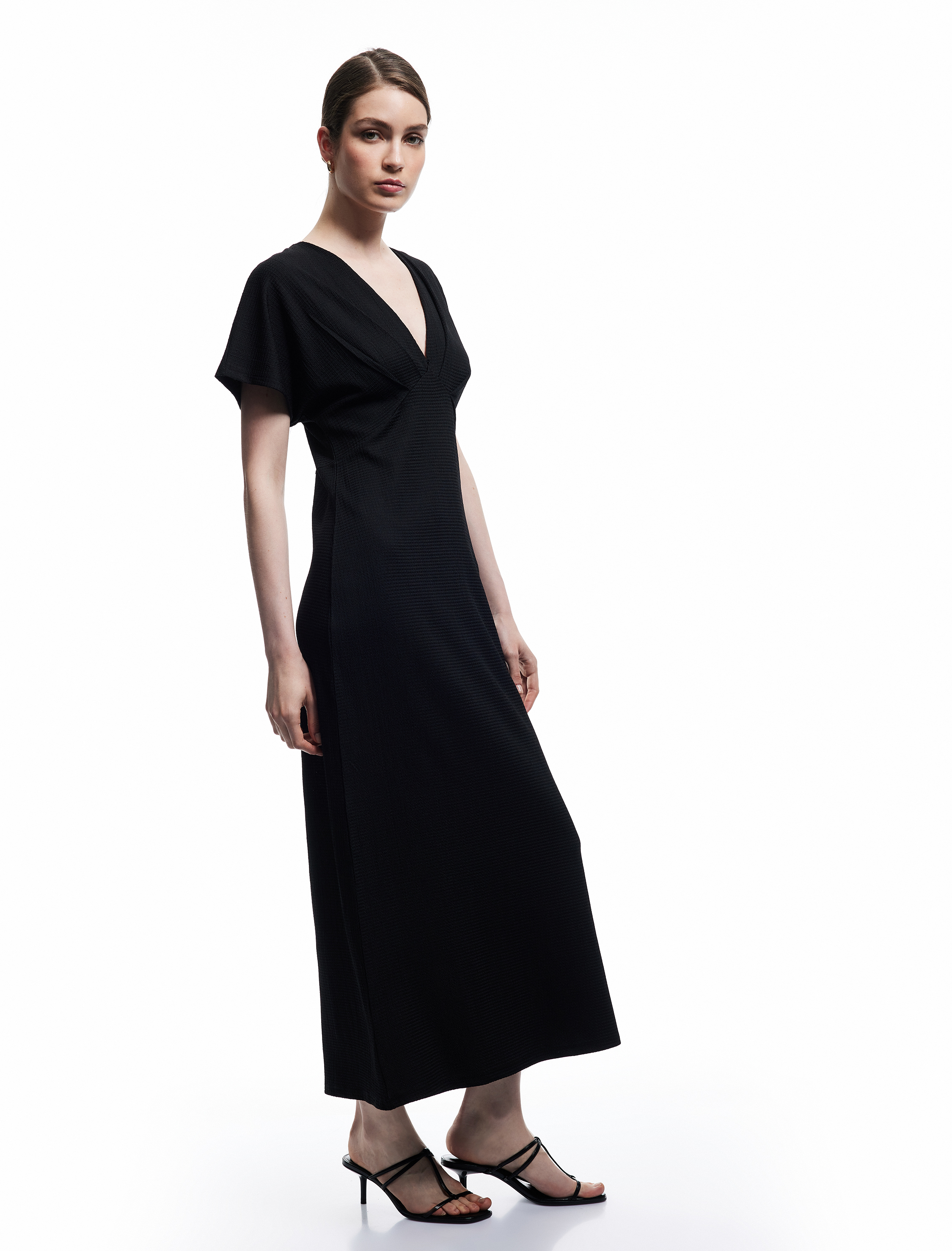 Bürümcük Kumaş Dokulu Kısa Kollu Uzun V Yaka Elbise