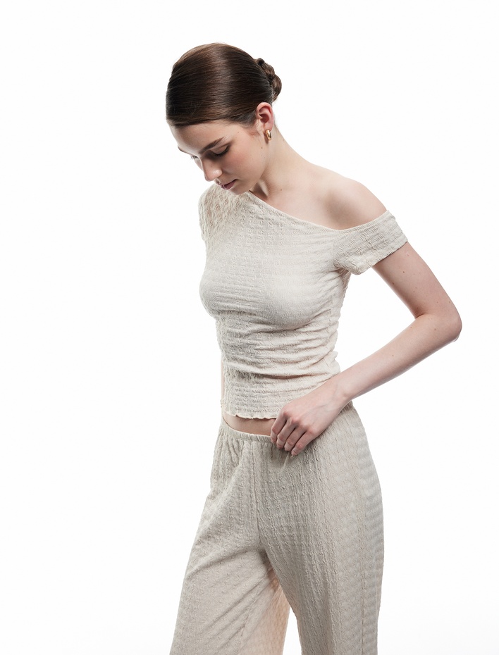  Bürümcük Kumaş Slim Fit Kısa Kollu Asimetrik Yaka Bluz