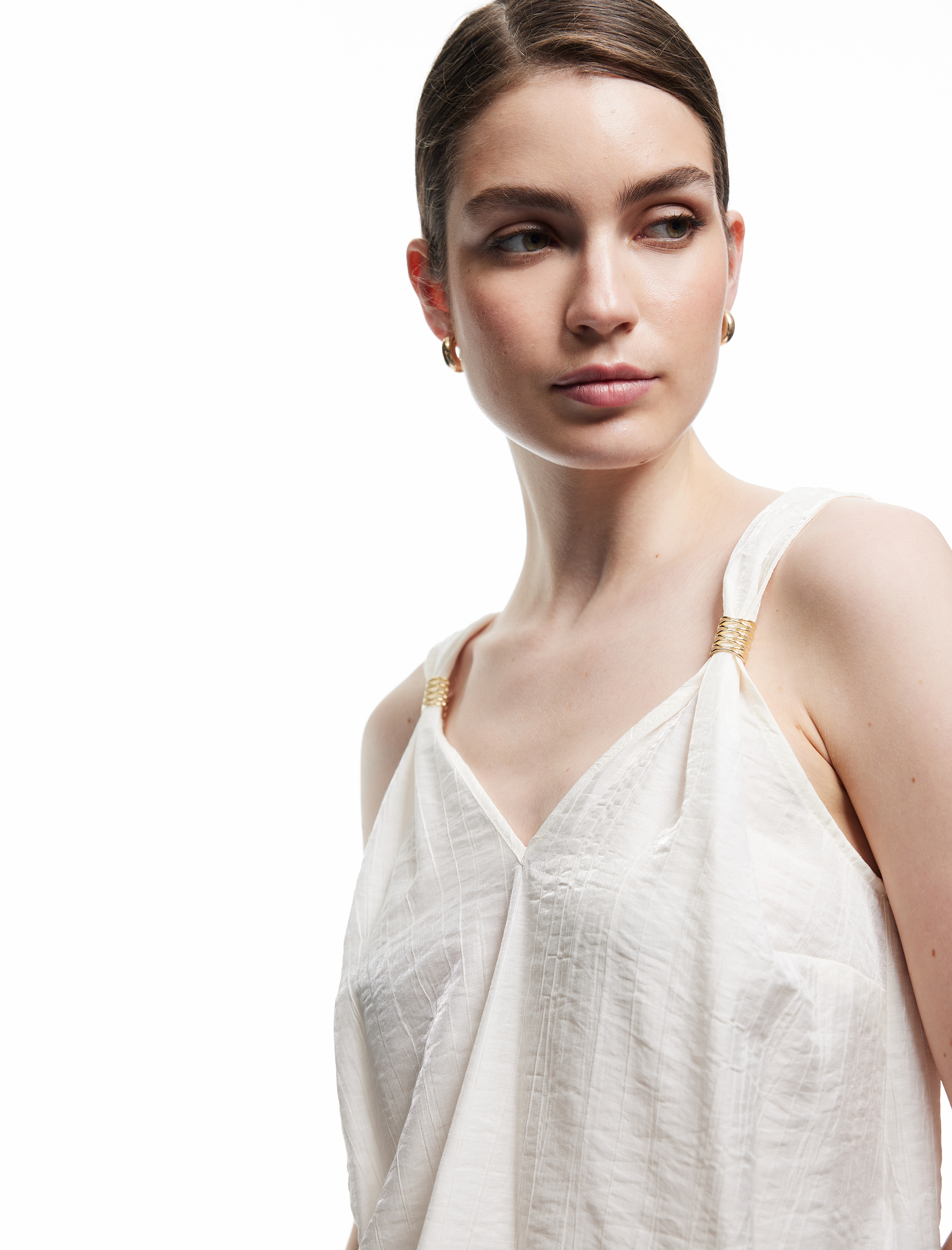   Viskon Kumaş Aksesuar Detaylı Kolsuz Bluz