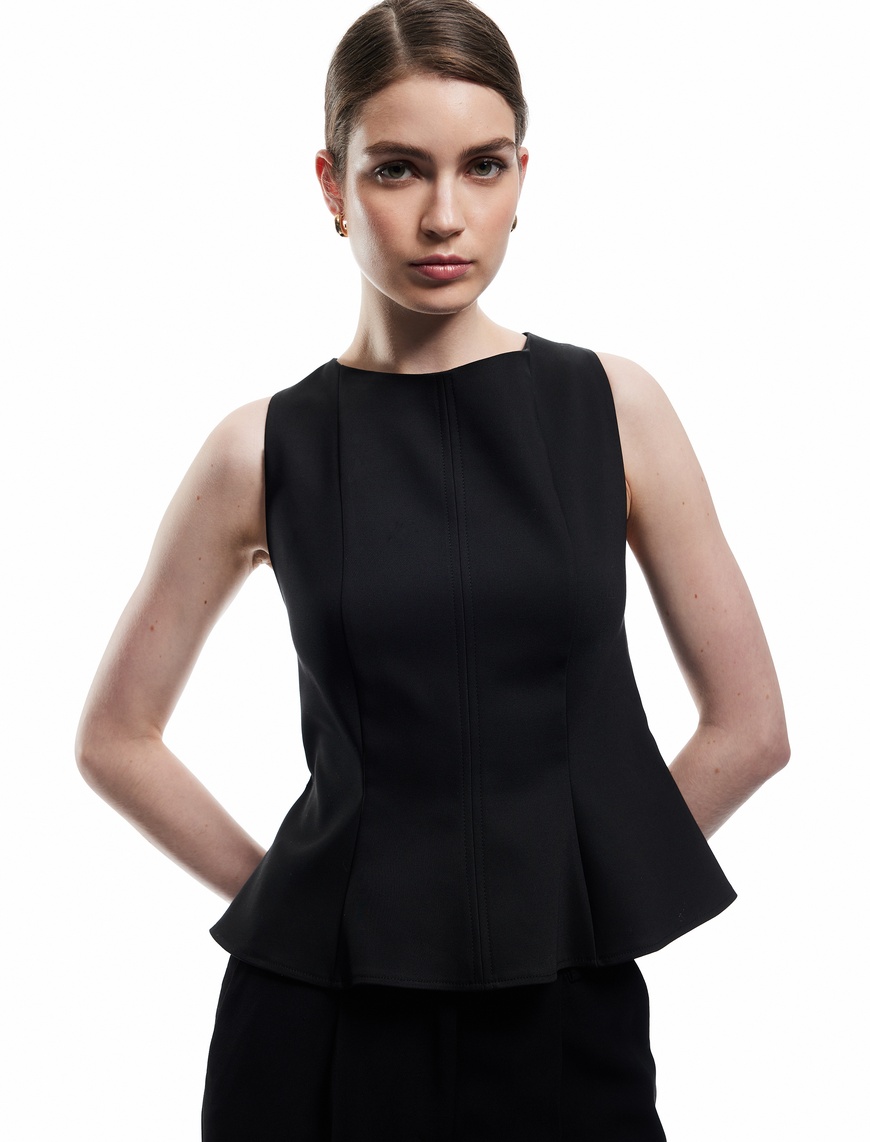  Dikiş Detaylı Kolsuz Bisiklet Yaka Peplum Bluz
