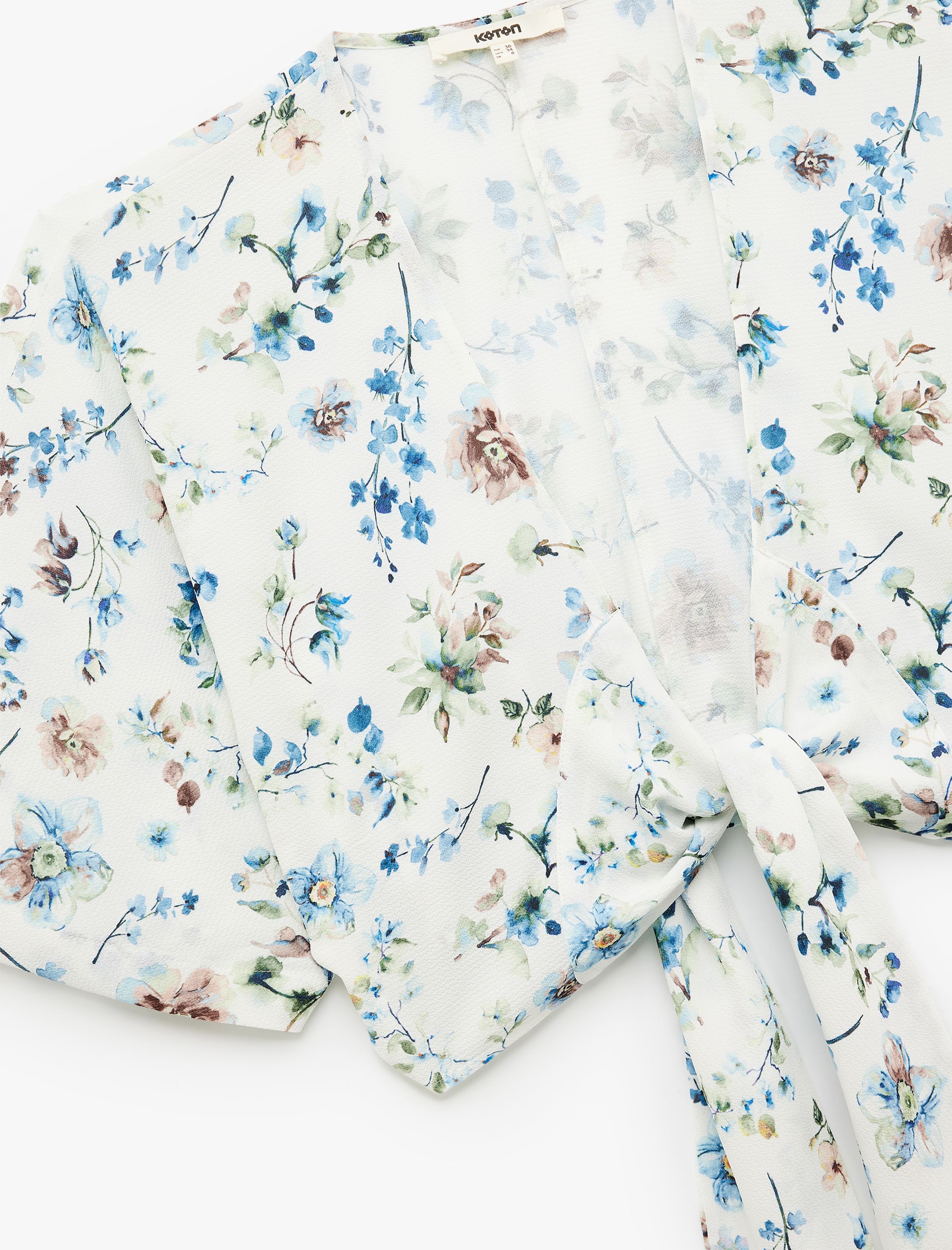   Yarım Kol V Yaka Kruvaze Önden Bağlama Detaylı Çiçekli Crop Bluz