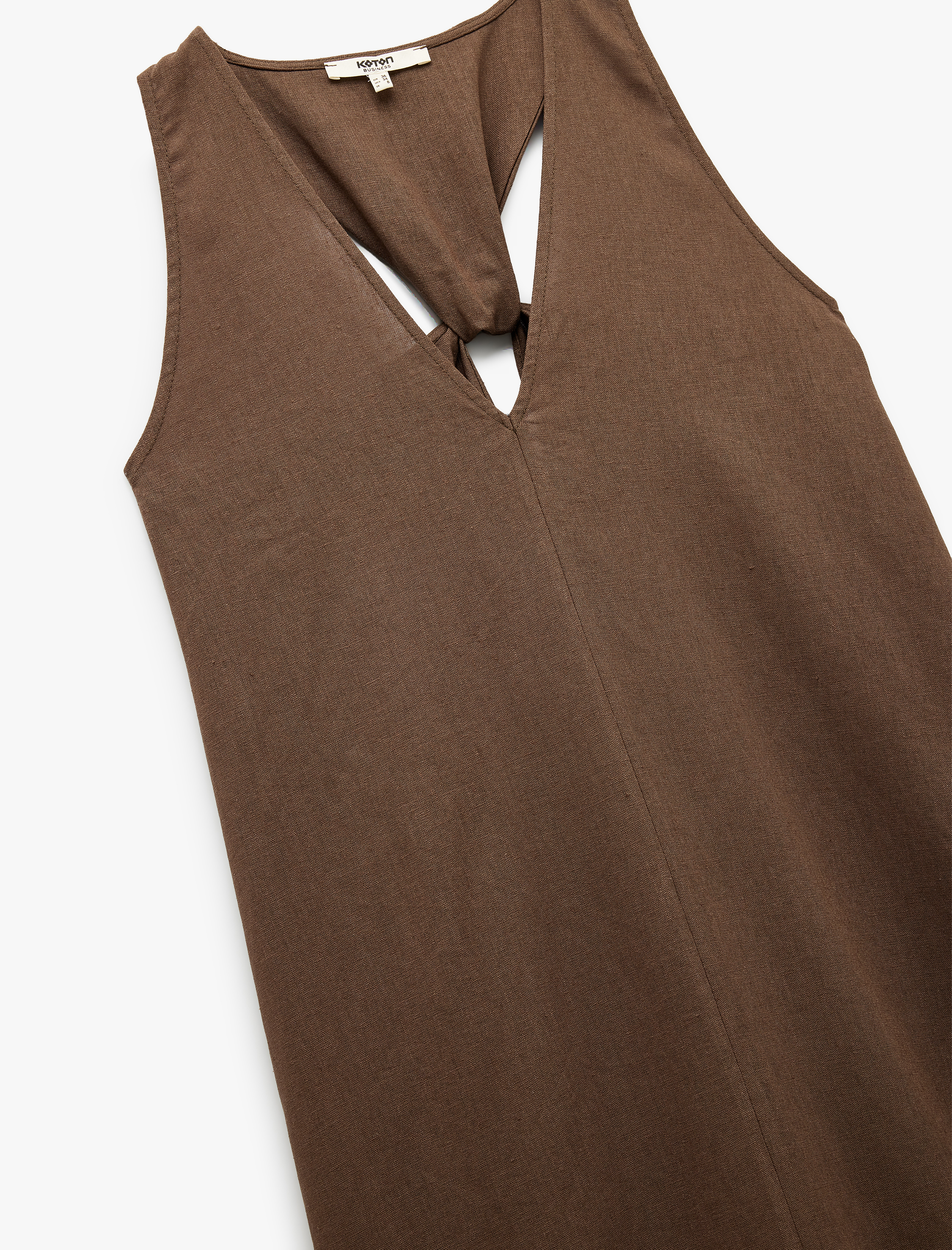   Kolsuz Arkası Pencere Detaylı Midi Boy V Yaka Keten Elbise