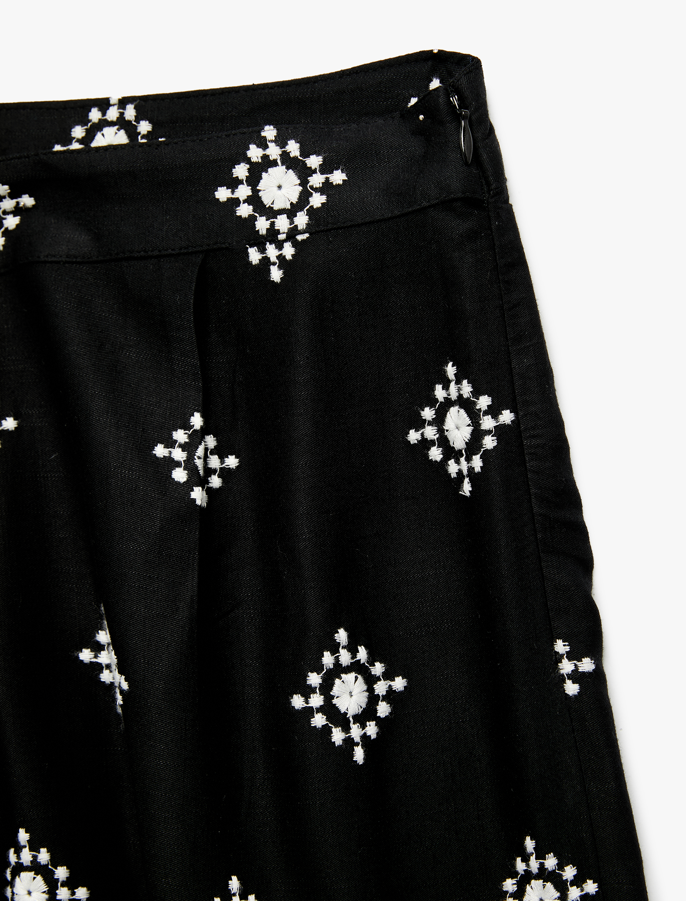   Nakış Detaylı Normal Bel Geniş Paça Pantolon