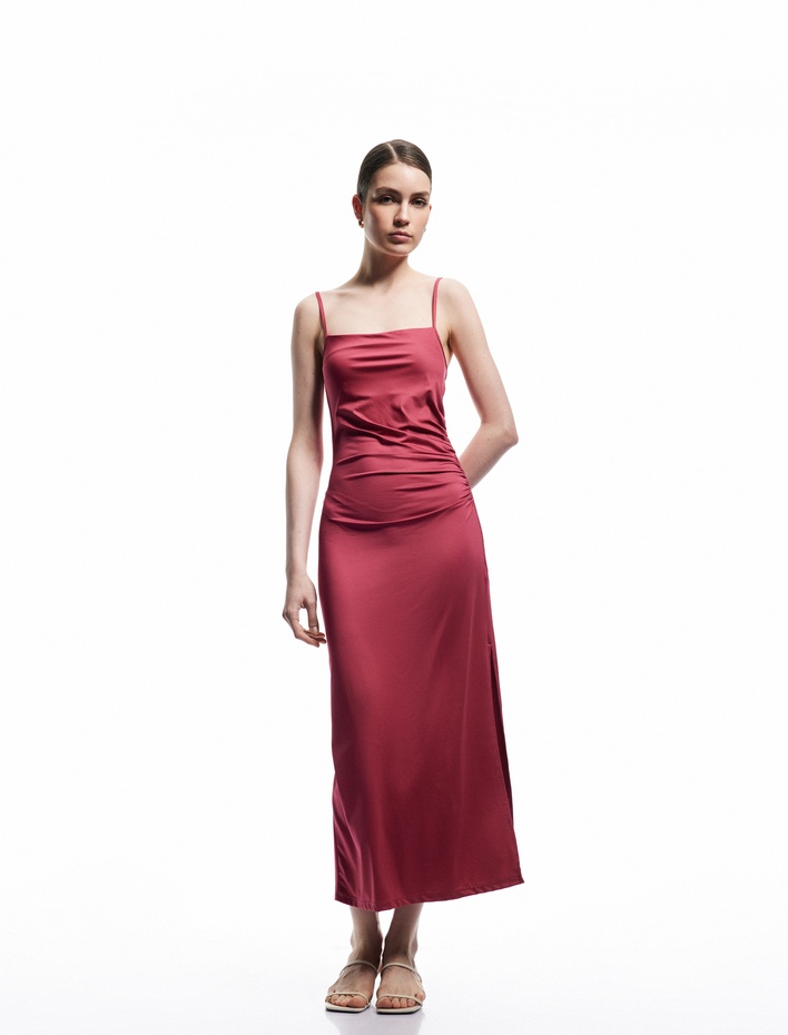  Slim Fit Yırtmaç Detaylı Drapeli İnce Askılı Kalem Elbise
