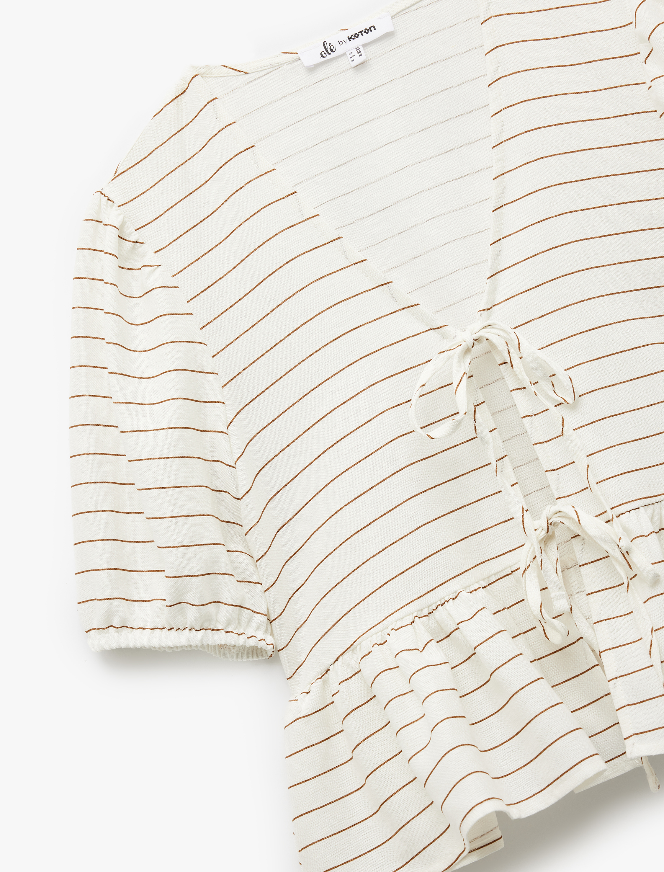   V Yaka Kısa Balon Kollu Bağlama Detaylı Keten Karışımlı Bluz