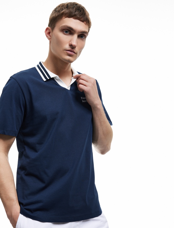  Pamuklu Kısa Kollu Renk Kontrastlı Baskılı Regular Fit Polo Yaka Tişört