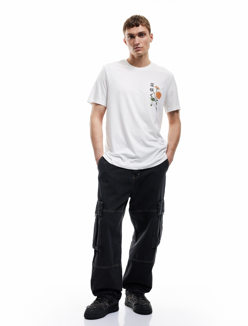   Pamuklu Kısa Kollu Regular Fit Bisiklet Yaka Uzak Doğu Baskılı Tişört