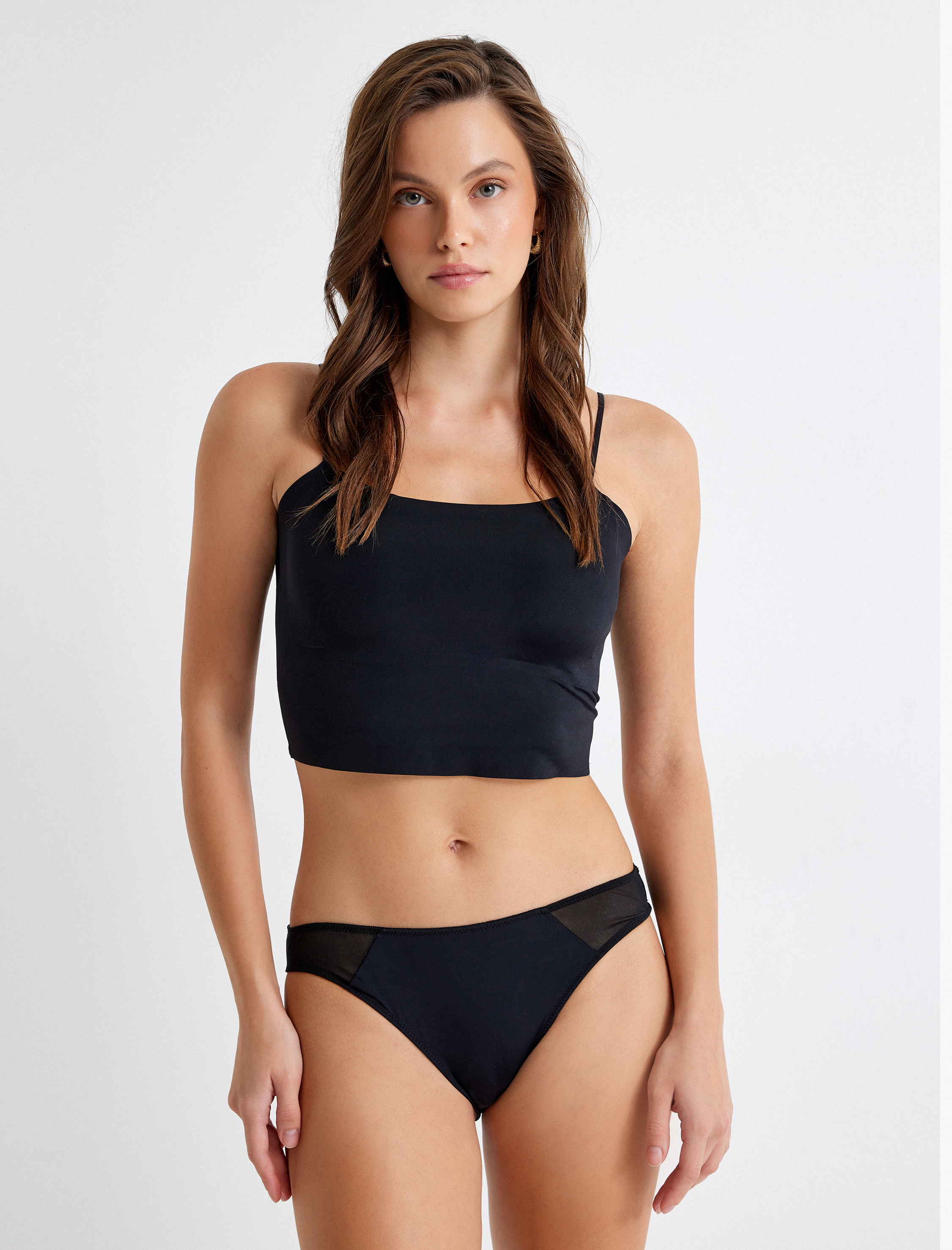   Vücudu Saran Nefes Alan Kumaş Dikişsiz Askılı Kaplı Dolgusuz Yarım Atlet