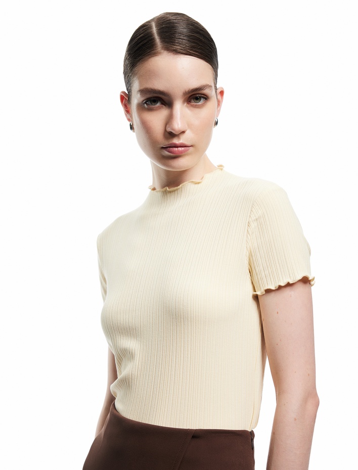  Kısa Kollu Dik Yaka Viskon Tişört Dokulu