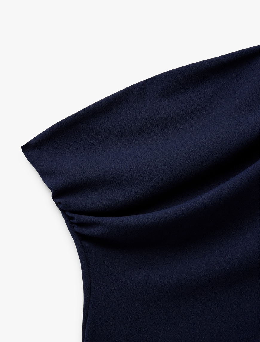   Krep Scuba Kumaş Drape Detaylı Asimetrik Straplez Üst
