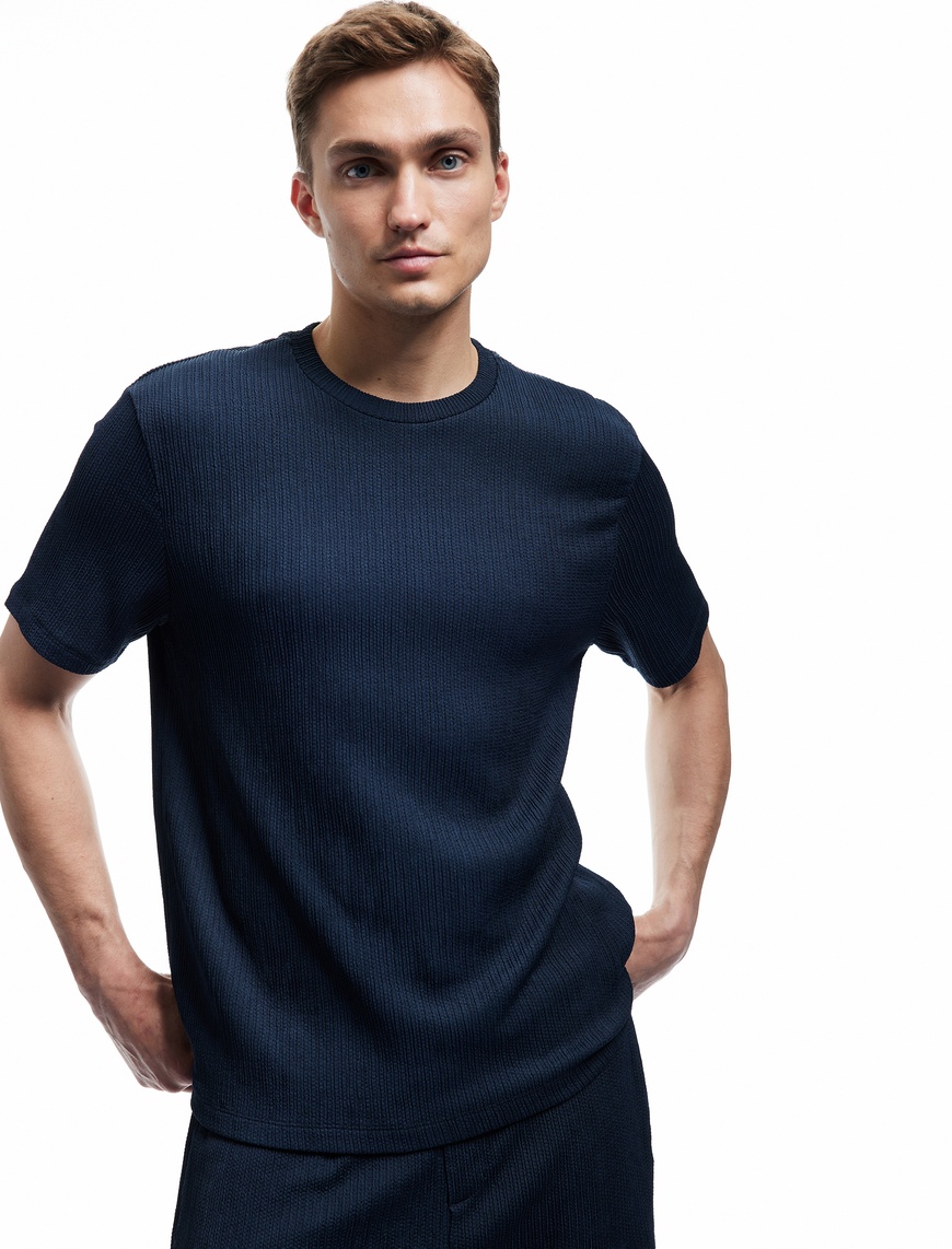   Regular Fit Kısa Kollu Bisiklet Yaka Basic Tişört