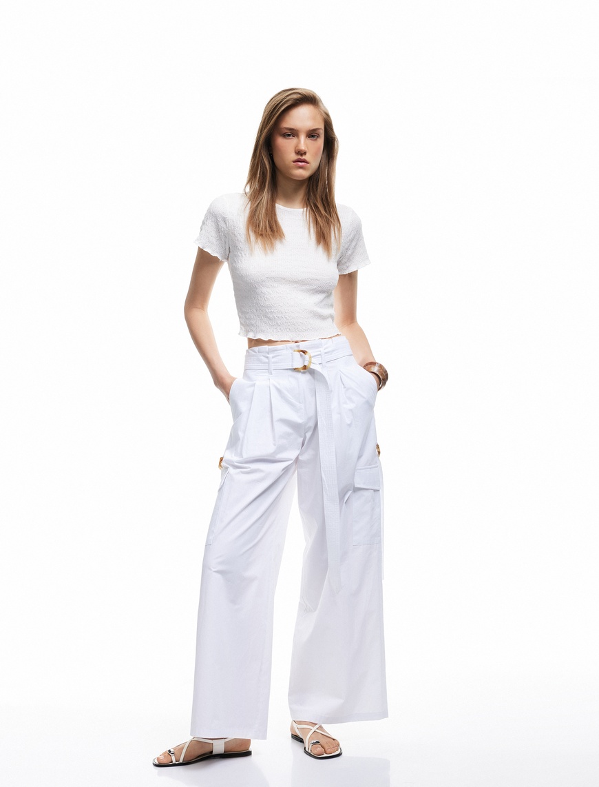   Bisiklet Yaka Kısa Kollu Slim Fit Dokulu Crop Tişört