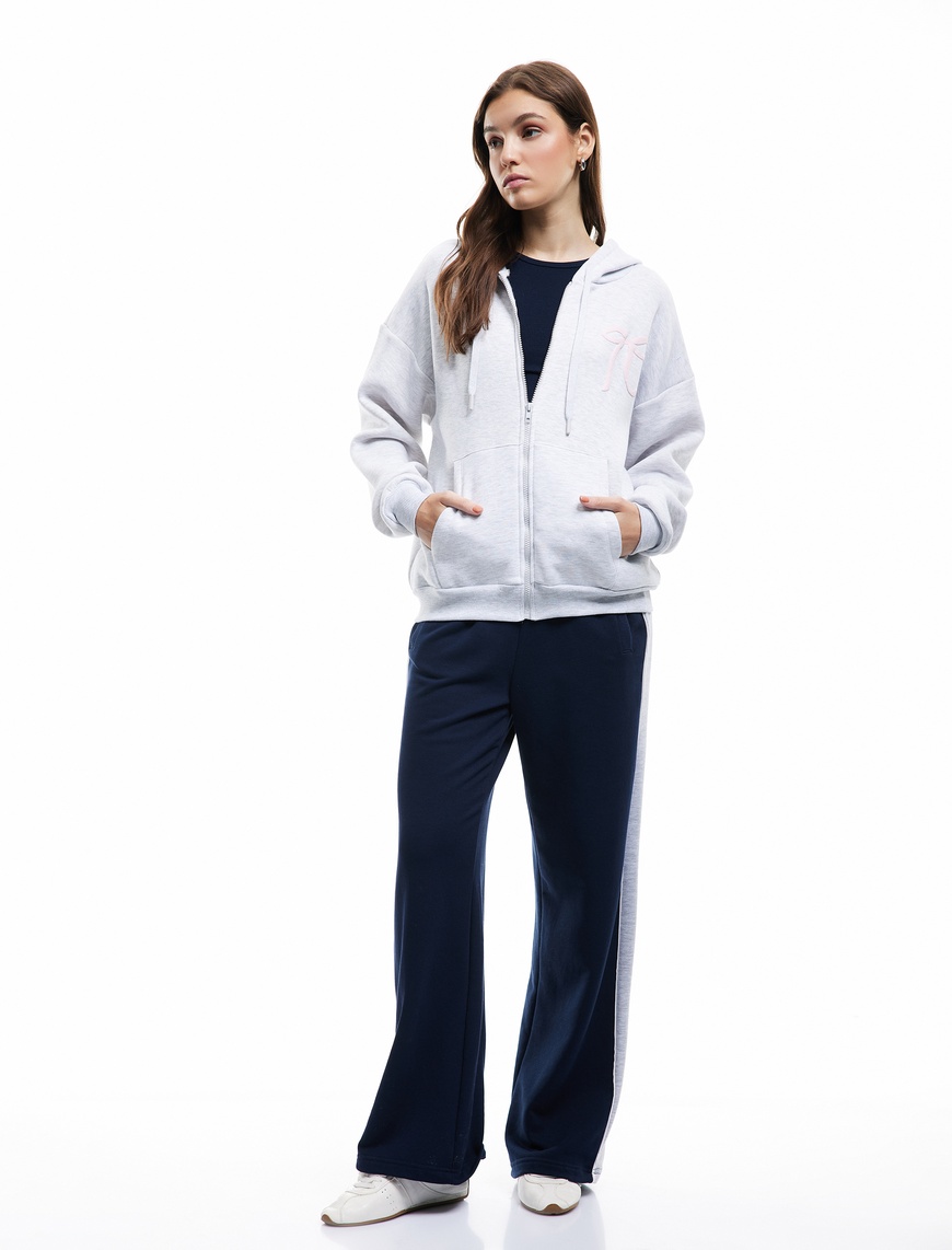   Şardonlu Kanguru Cepli Kapüşonlu Fiyonklu Arkası Baskılı Fermuarlı Oversize Sweatshirt