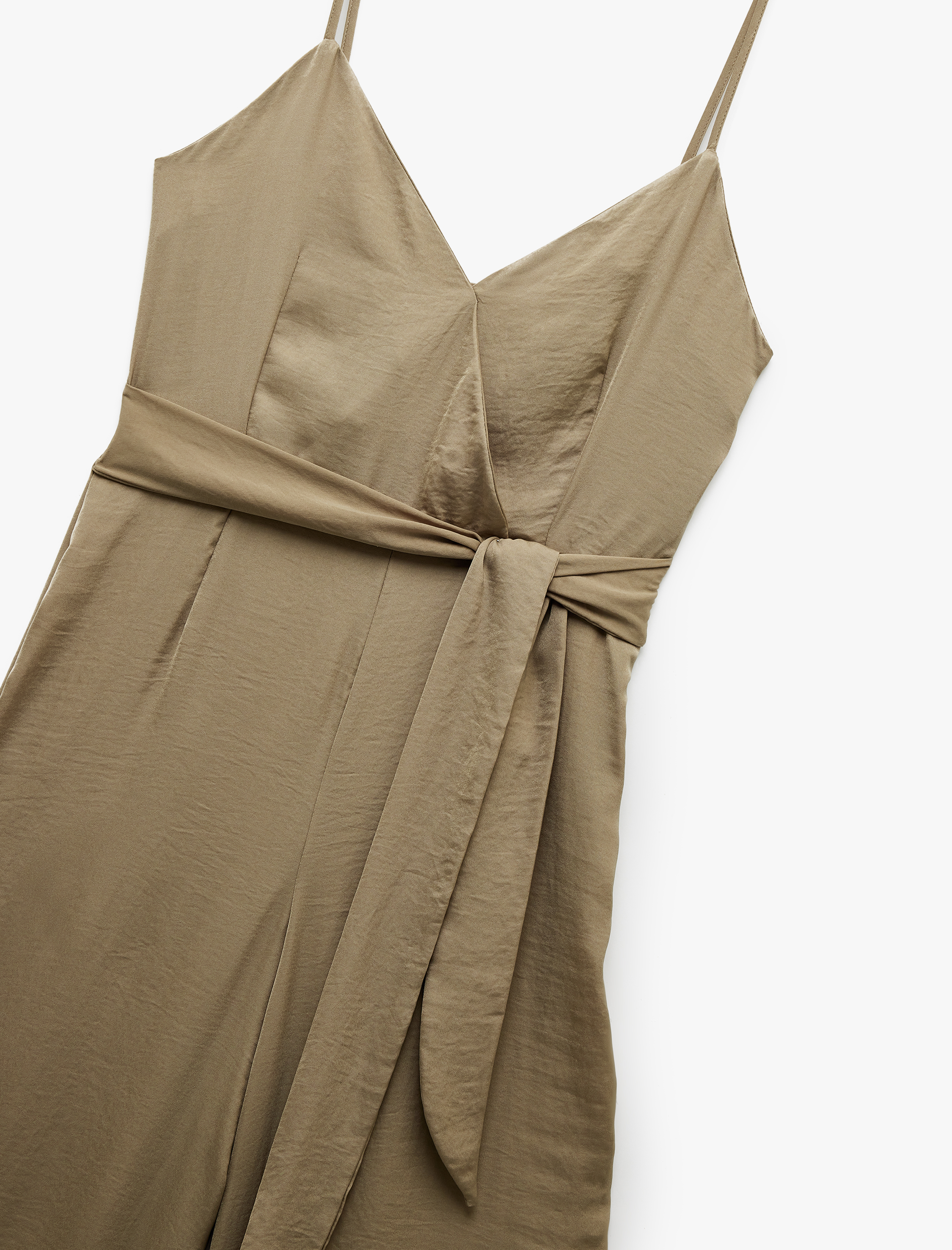   Aerobin Kumaş Kuşak Detaylı Kruvaze Askılı Geniş Paça Uzun Saten Tulum