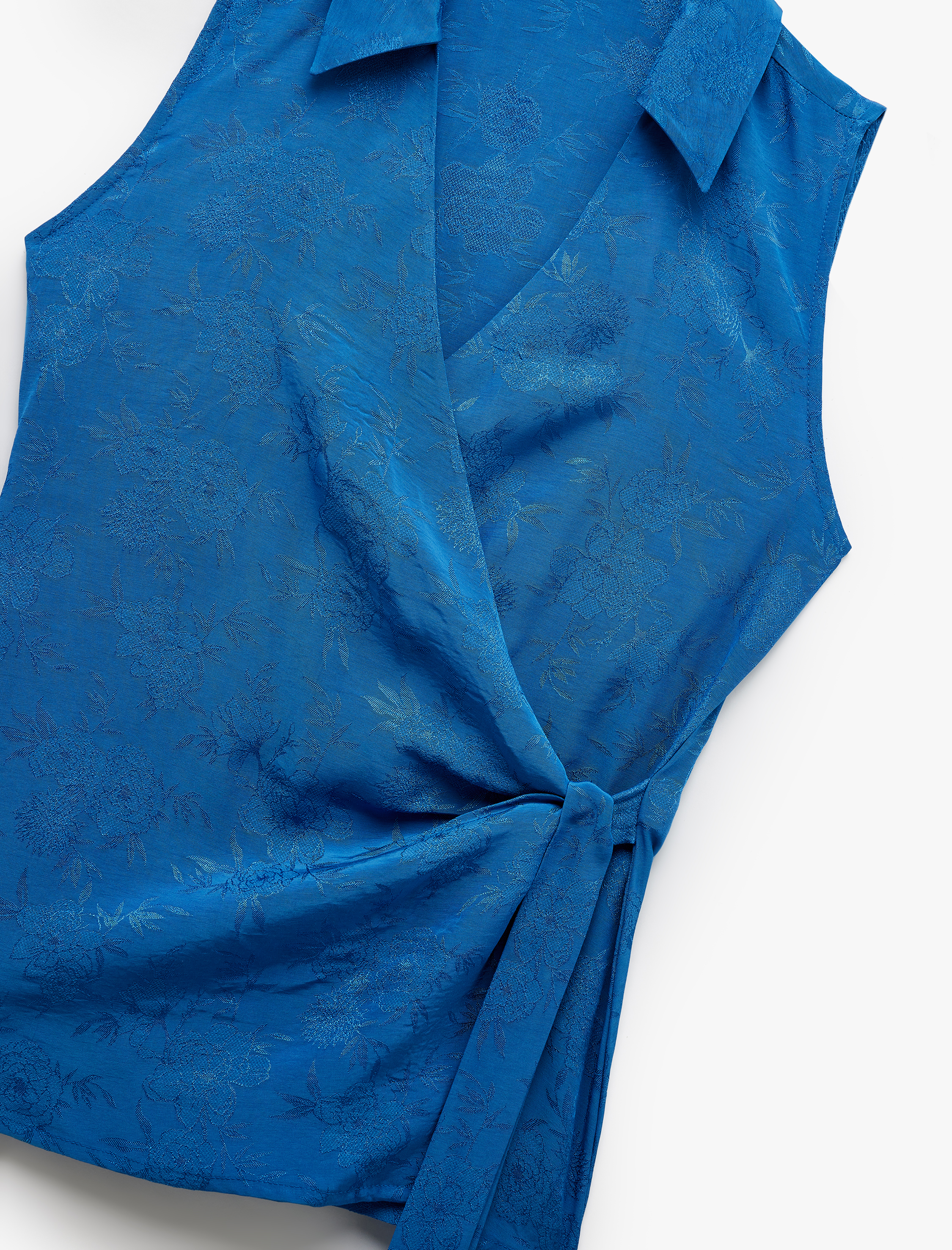   Viskon Kumaş Bağlama Detaylı Kolsuz Kruvaze Çiçekli Gömlek