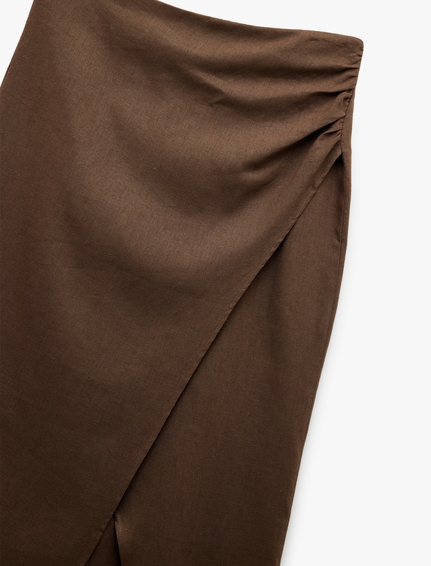 Drape Detaylı Yırtmaçlı Asimetrik Kesim Midi Boy Kruvaze Keten Etek_4