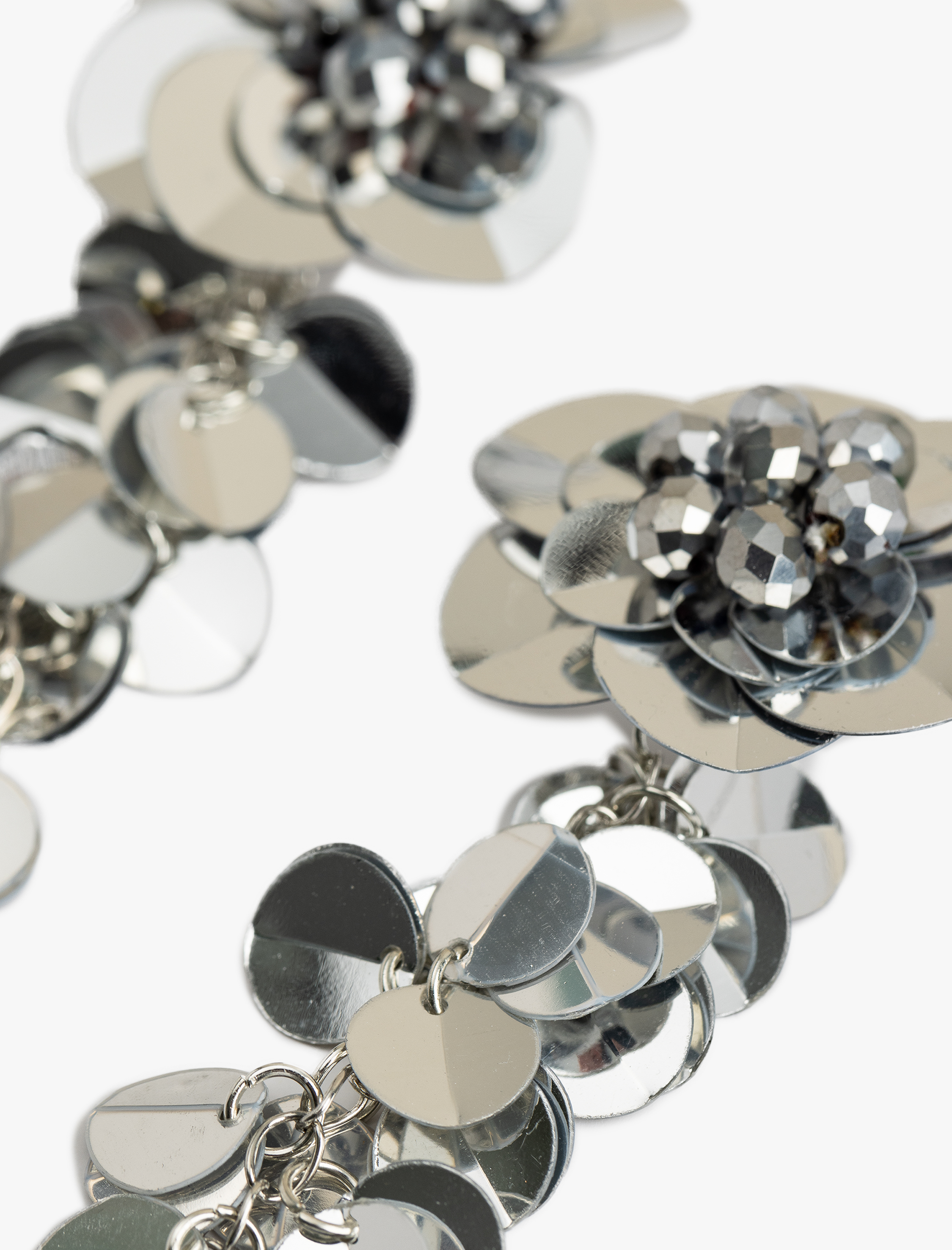  Kadın Büyük Çiçekli Metalik Küpe