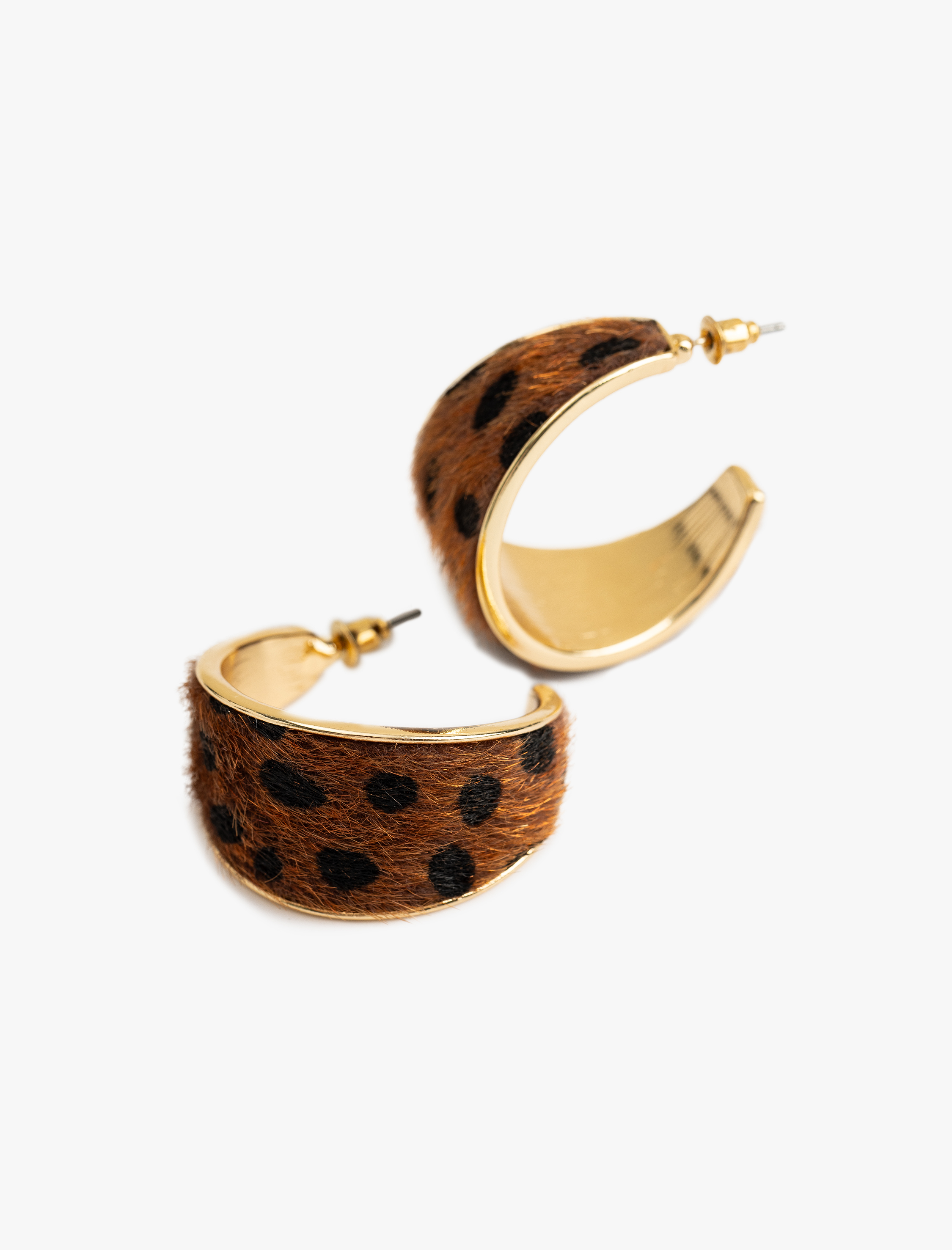  Kadın Pelu Detaylı Halka Küpe