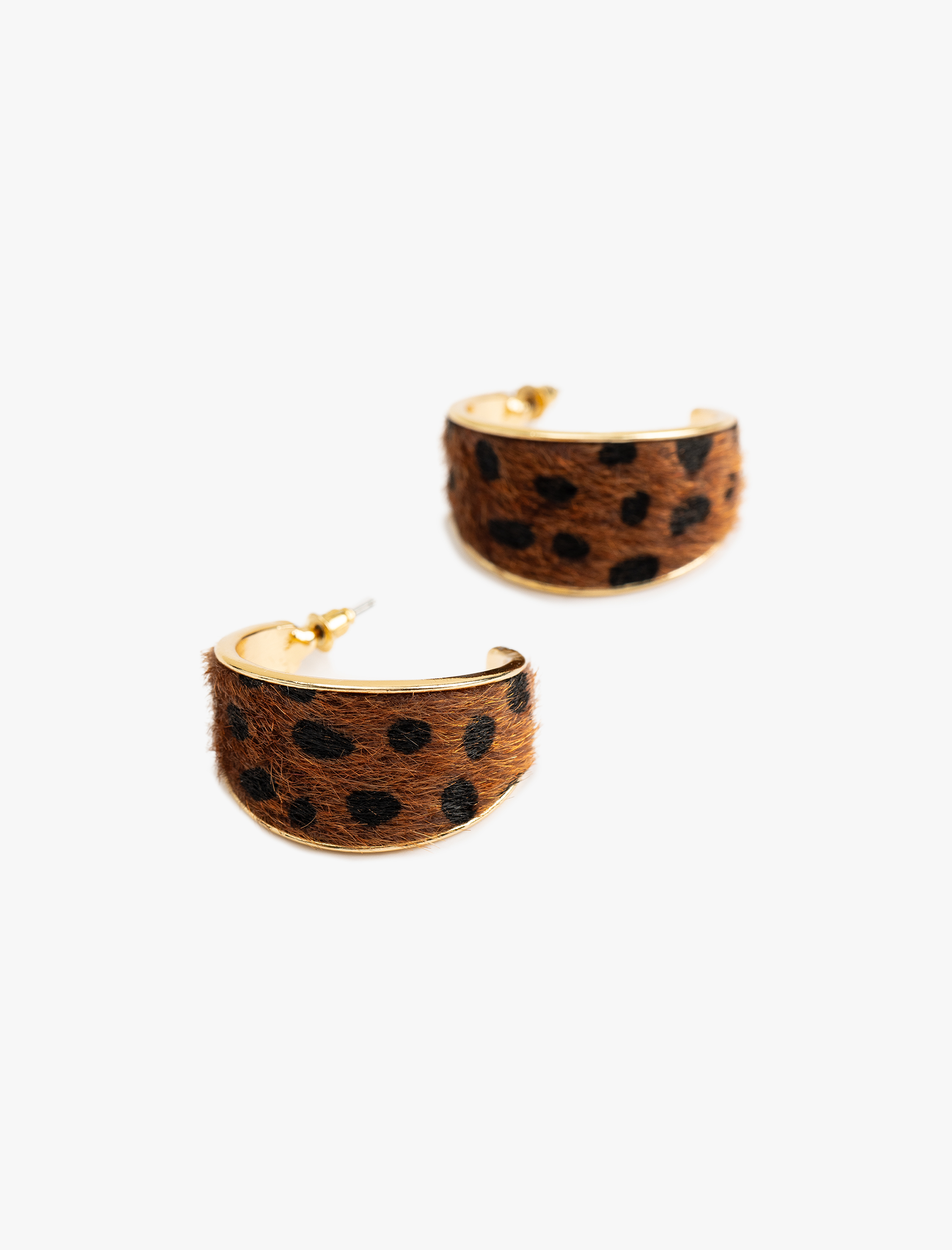  Kadın Pelu Detaylı Halka Küpe