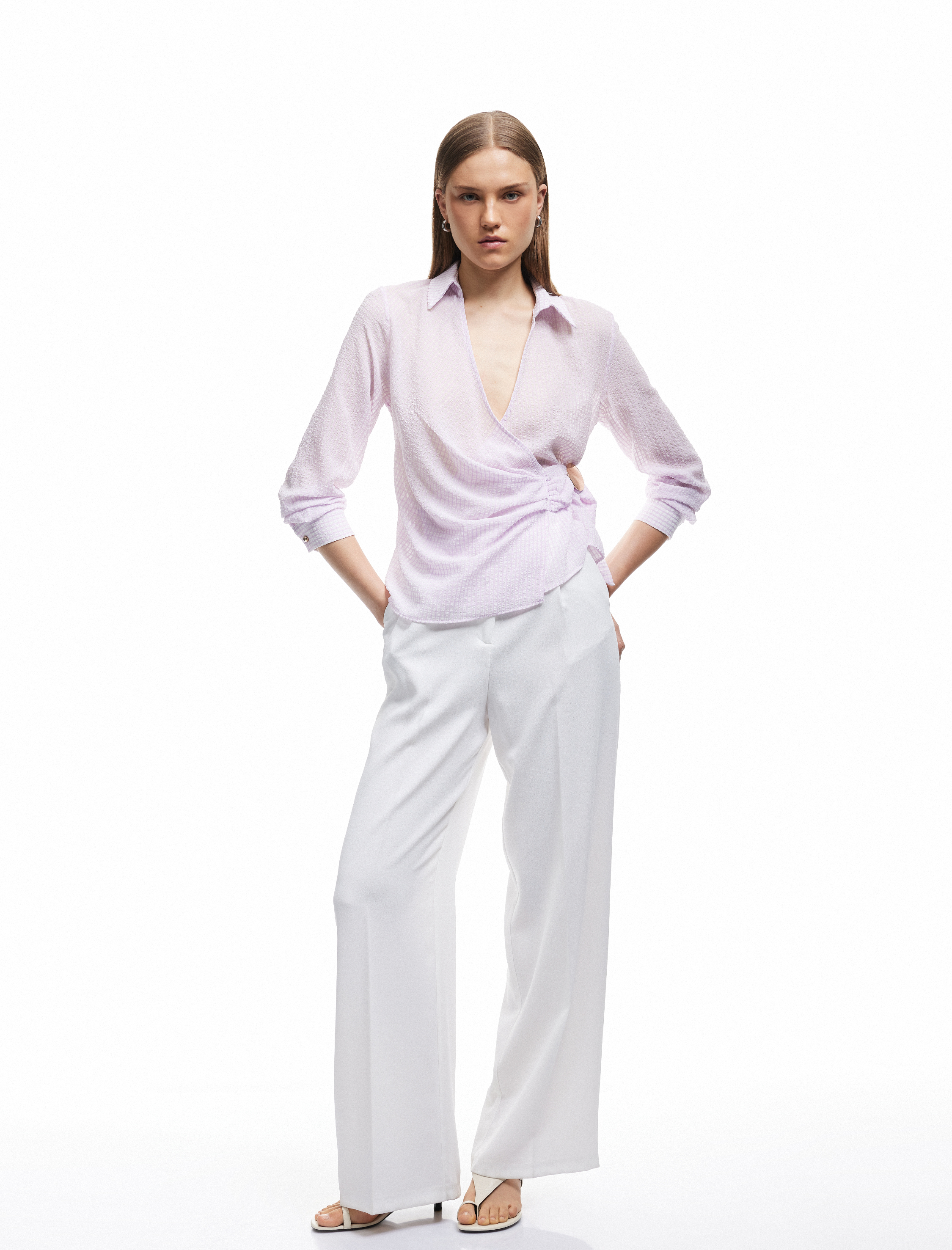   Metal Aksesuar Detaylı Asimetrik Kesim Uzun Kollu Kruvaze Bluz