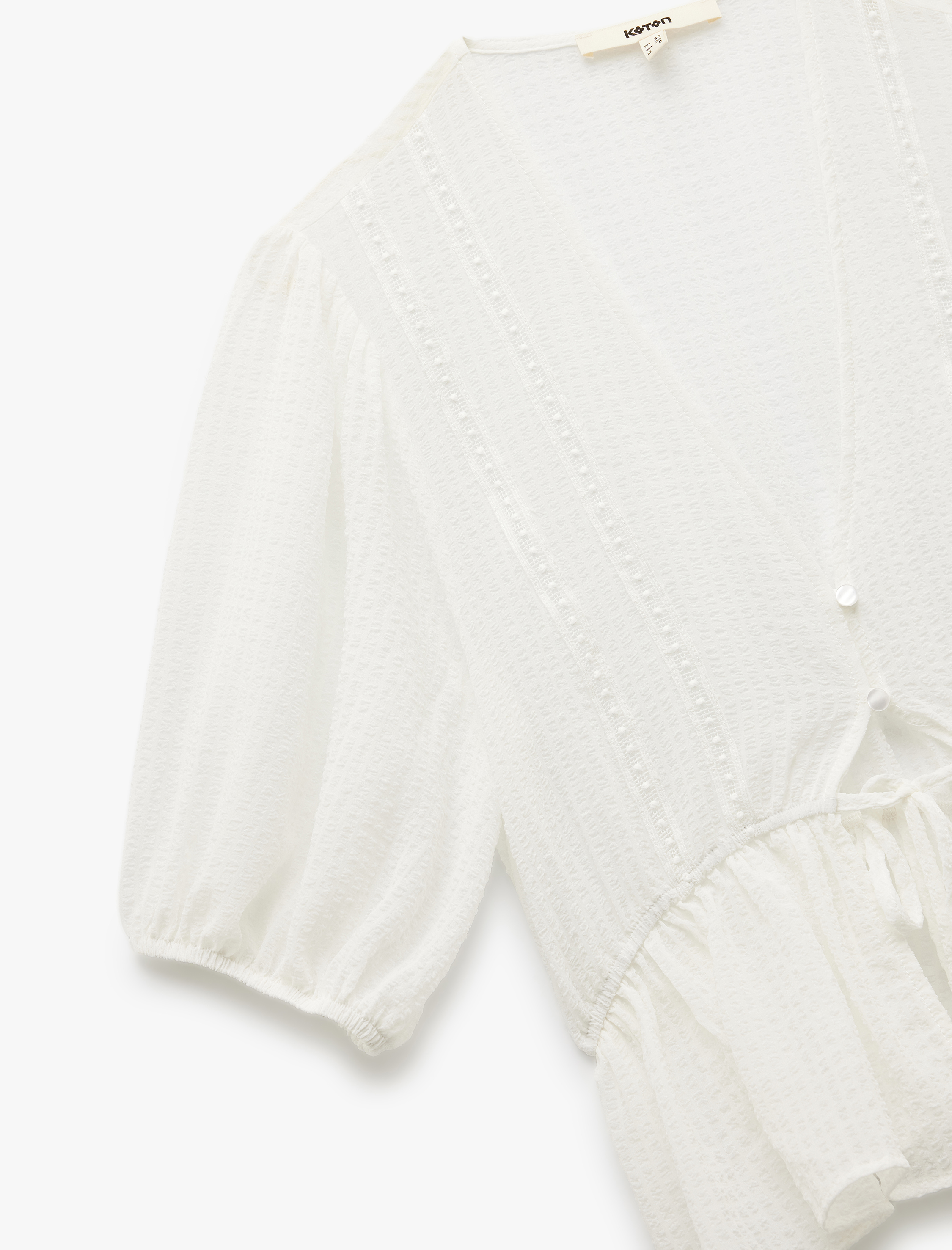   V Yaka Yarım Balon Kollu Önden Bağlama Detaylı Bluz