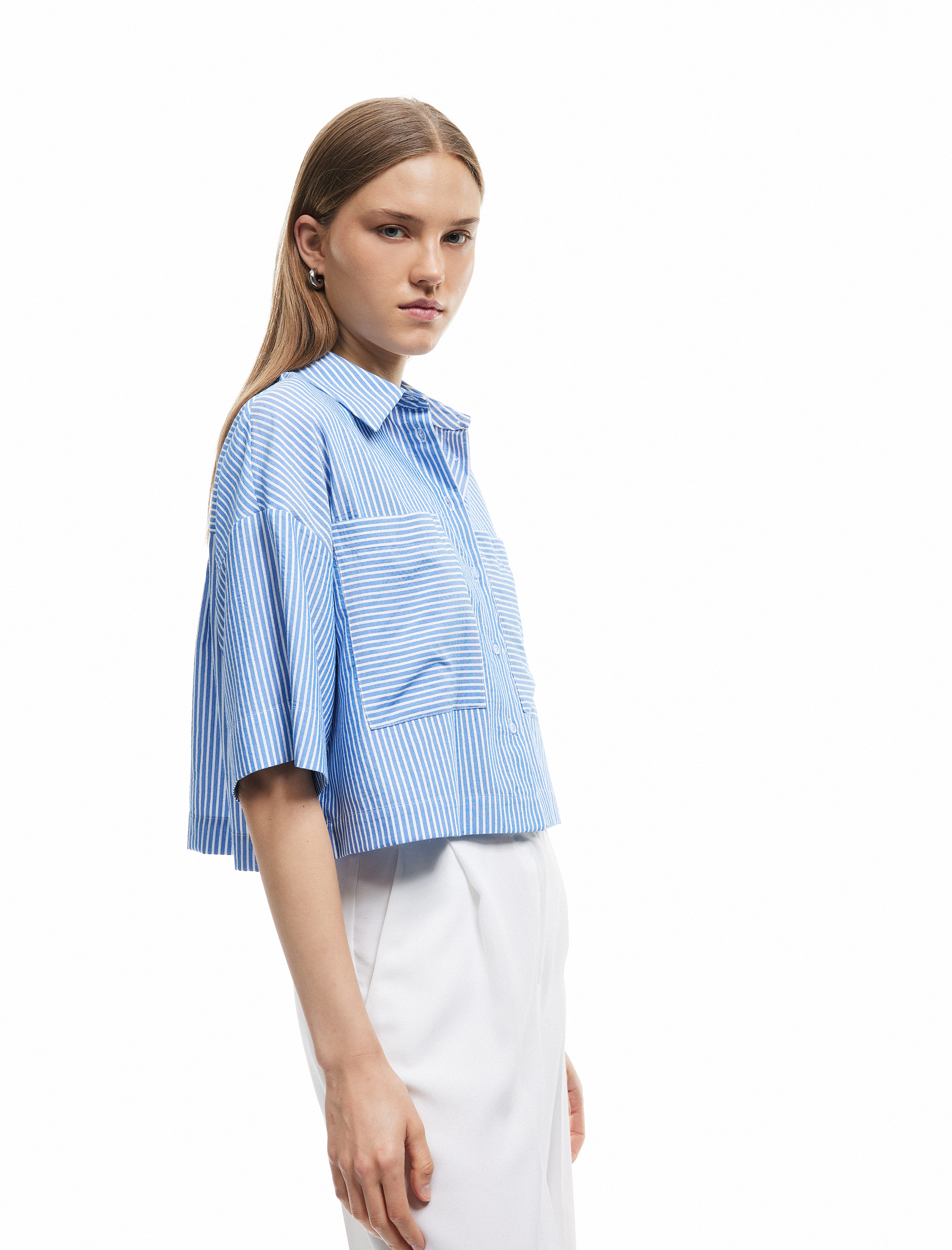   Kısa Kollu Aplike Çift Cep Detaylı Crop Gömlek