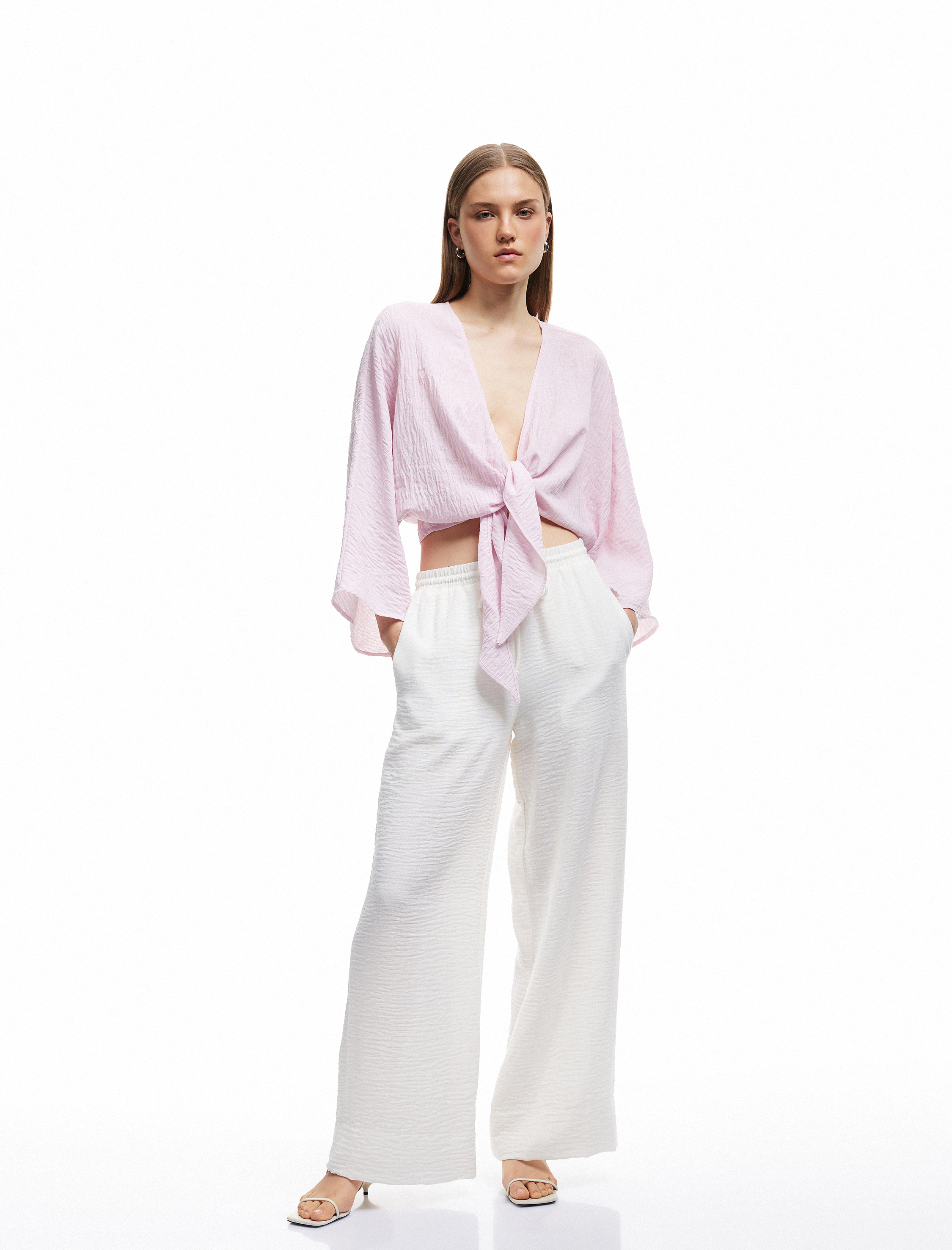   Bol Kalıp Yarasa Kol Kruvaze Önden Bağlamalı Kısa Bluz