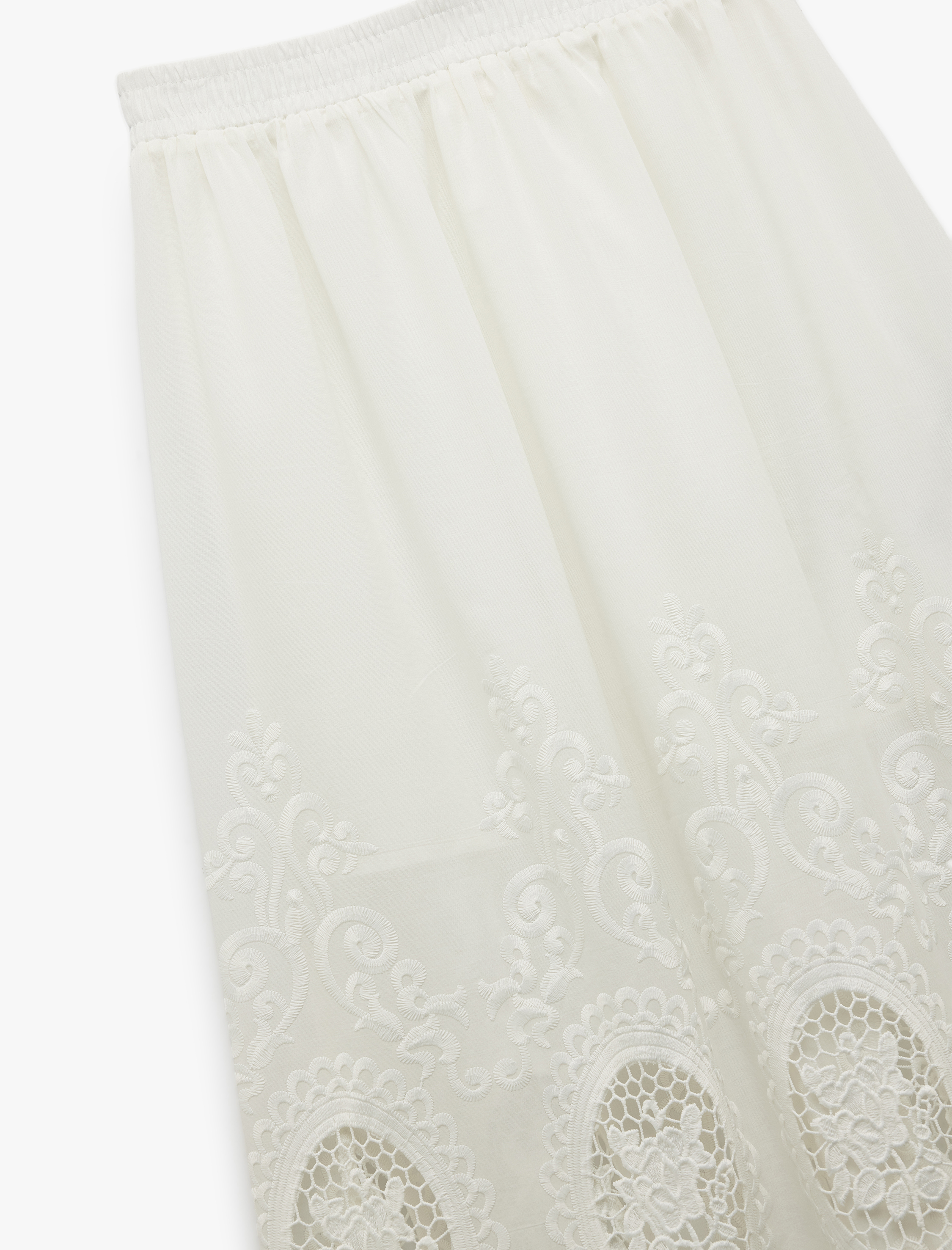   Pamuklu Astarlı Brode Detaylı Fistolu Midi Kloş Etek