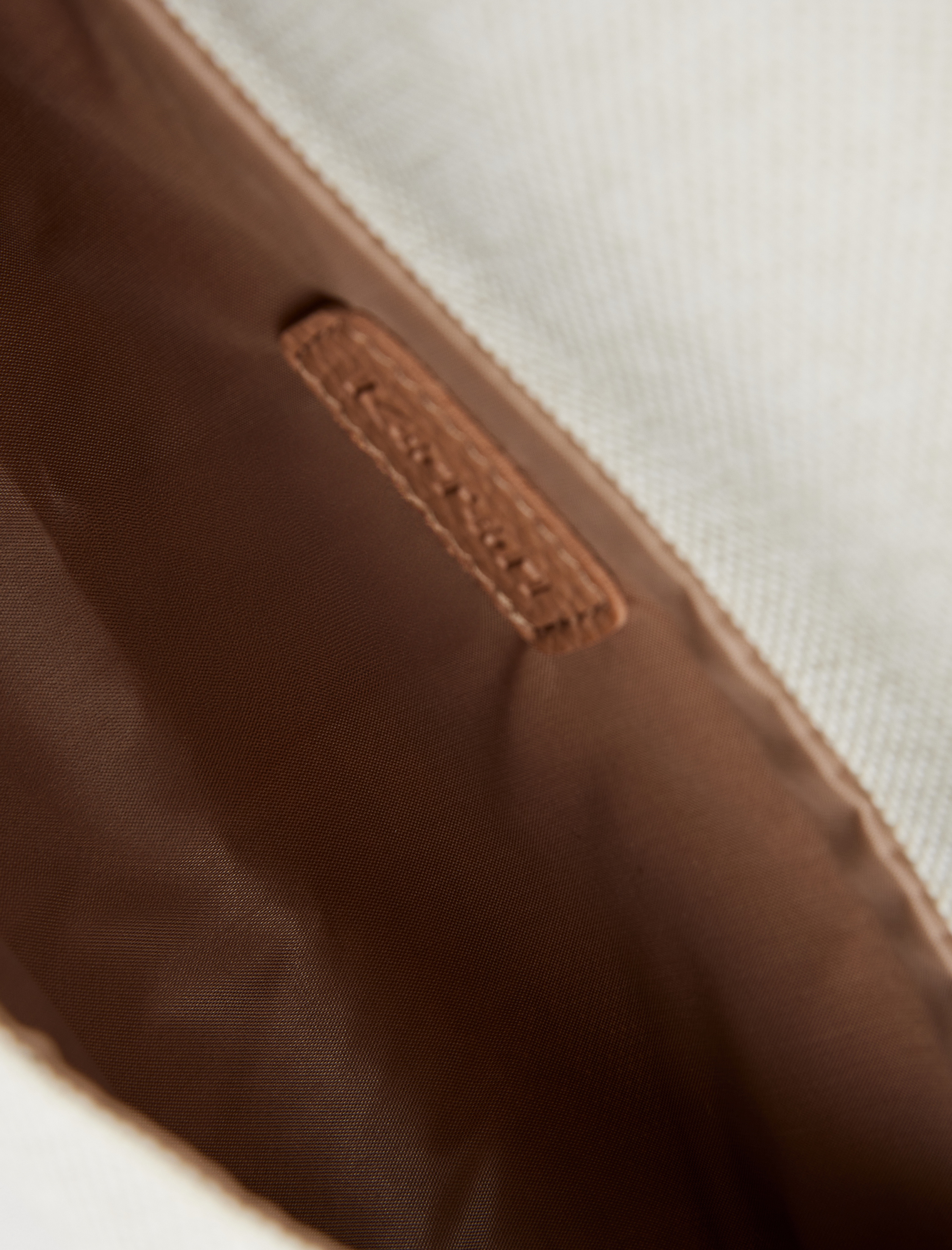  Kadın Toka Detaylı Kapaklı Omuz Çantası