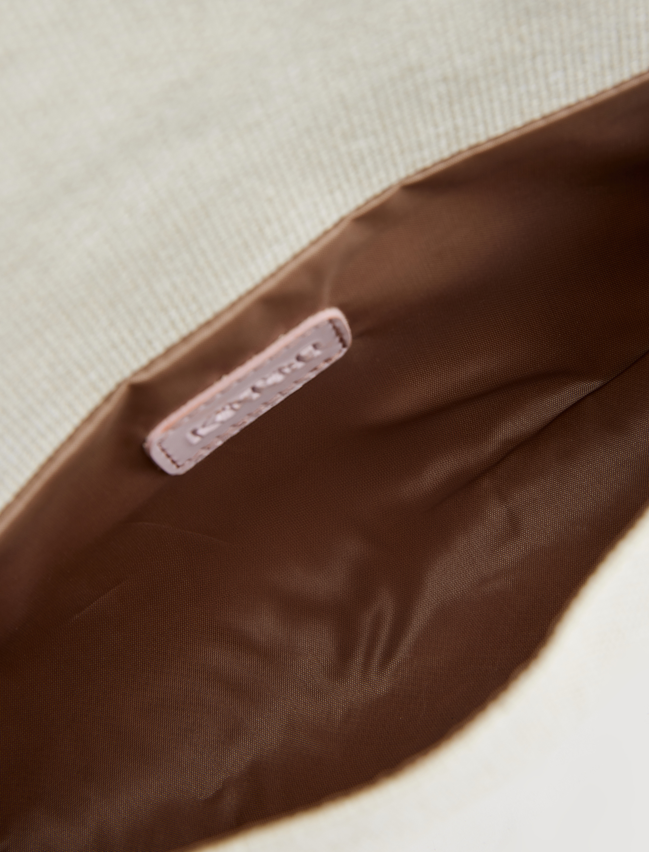  Kadın Toka Detaylı Kapaklı Omuz Çantası