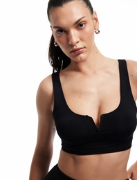 V Yaka Kolsuz Slim Fit Kaplı İnterlok Sporcu Sütyeni